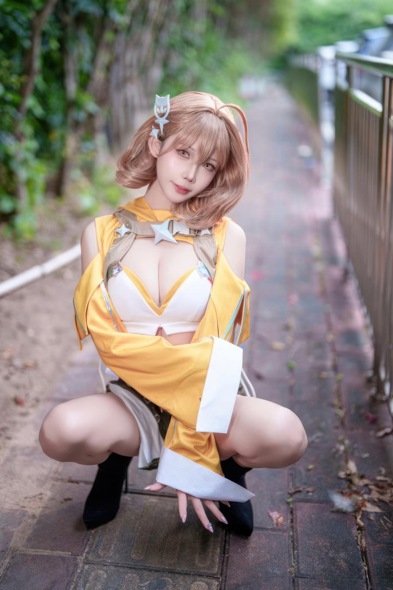 [cosplay] 抱走莫子aa - Nikke胜利女神 阿妮斯：超级巨星舞台装美腿游戏角色 23P 繁體版