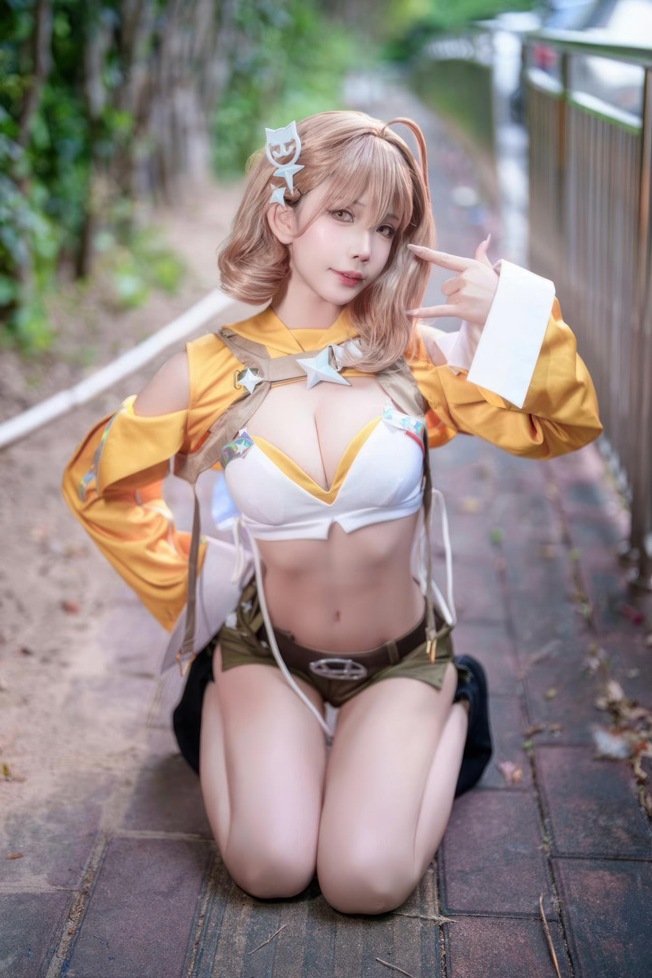 [cosplay] 抱走莫子aa - Nikke胜利女神 阿妮斯：超级巨星舞台装美腿游戏角色 23P 繁體版