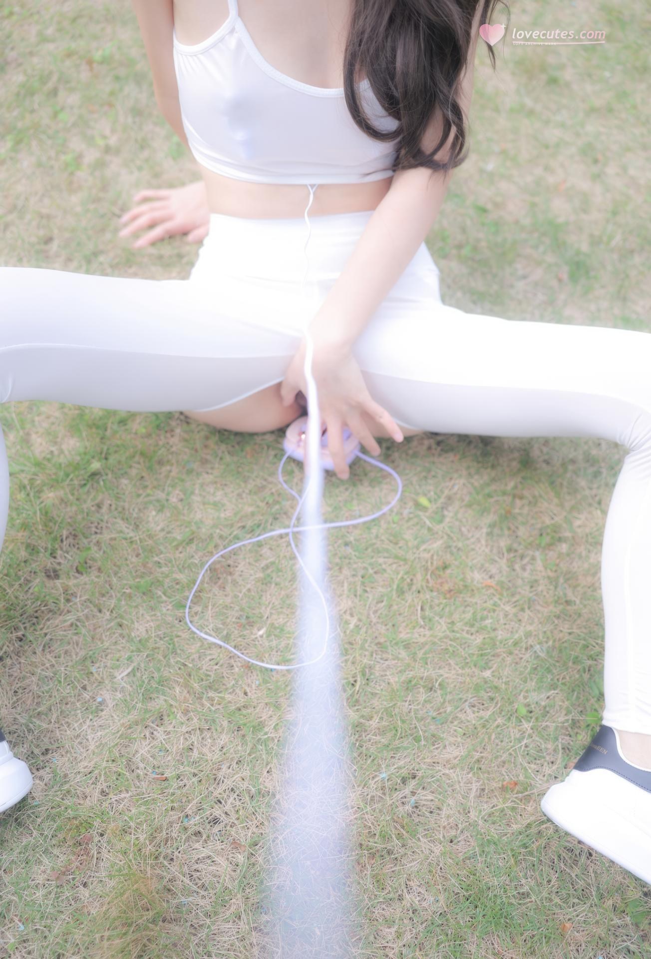 [模特] 桃妖夭 - 秀人网模特 户外：秀人网模特户外写真美腿 80P