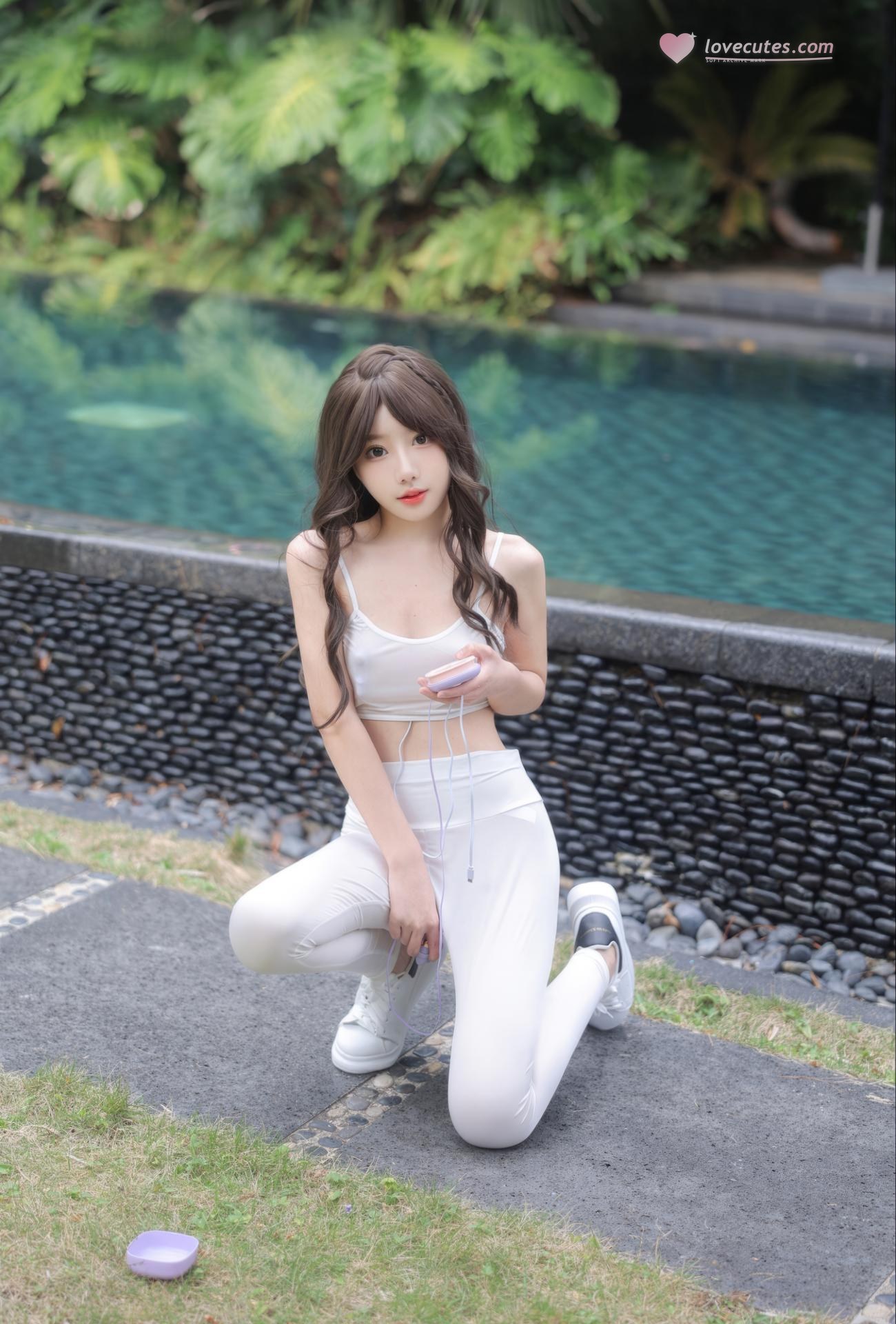 [模特] 桃妖夭 - 秀人网模特 户外：秀人网模特户外写真美腿 80P