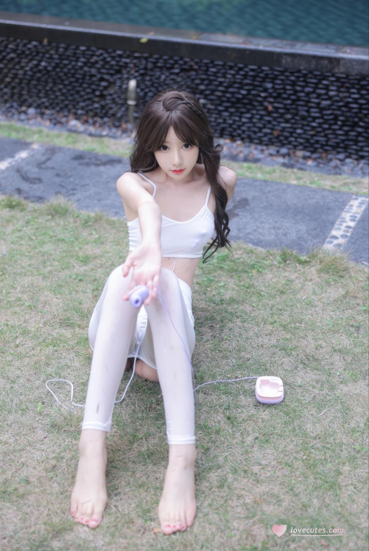 [模特] 桃妖夭 - 秀人网模特 户外：秀人网模特户外写真美腿 80P