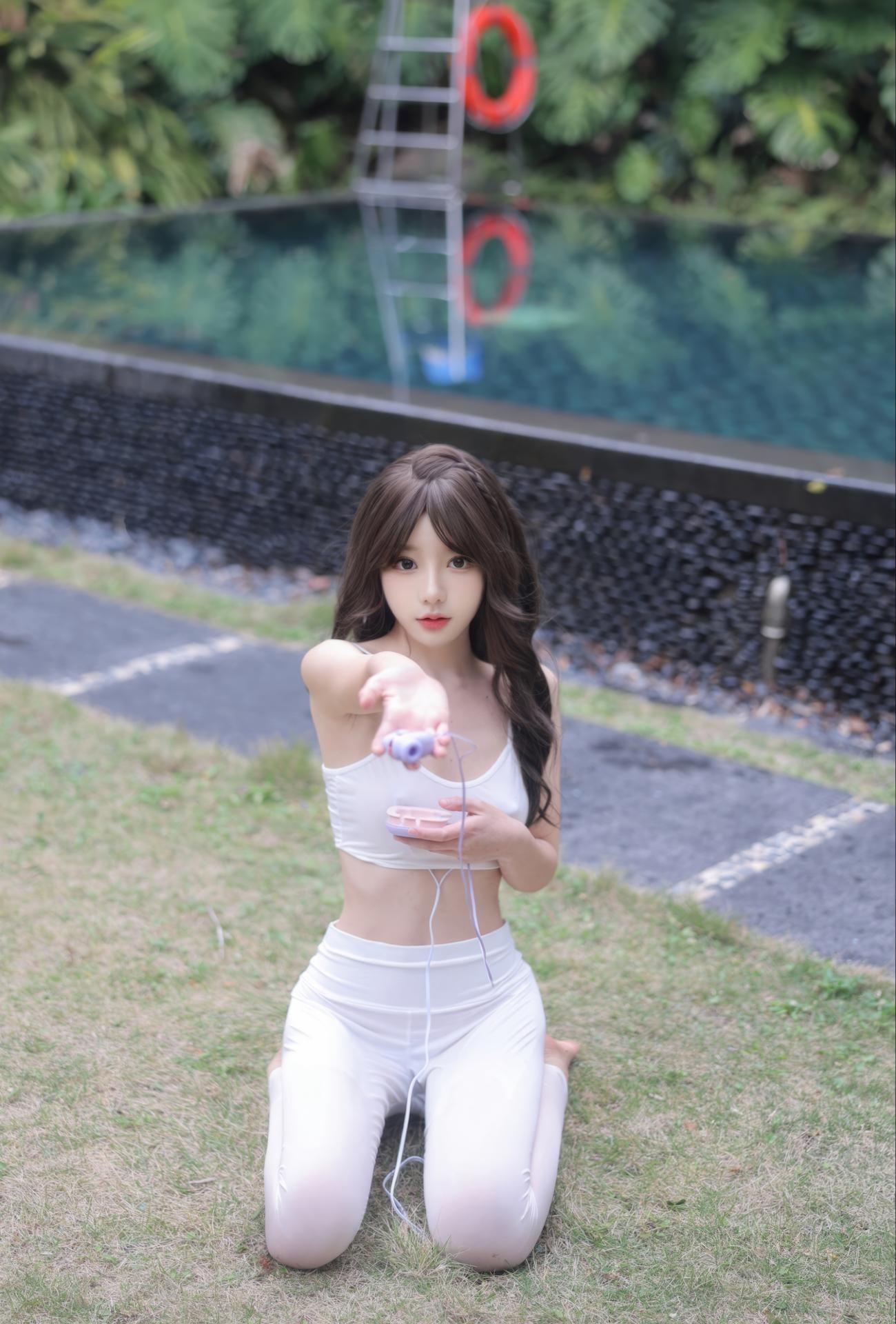 [模特] 桃妖夭 - 秀人网模特 户外：秀人网模特户外写真美腿 80P