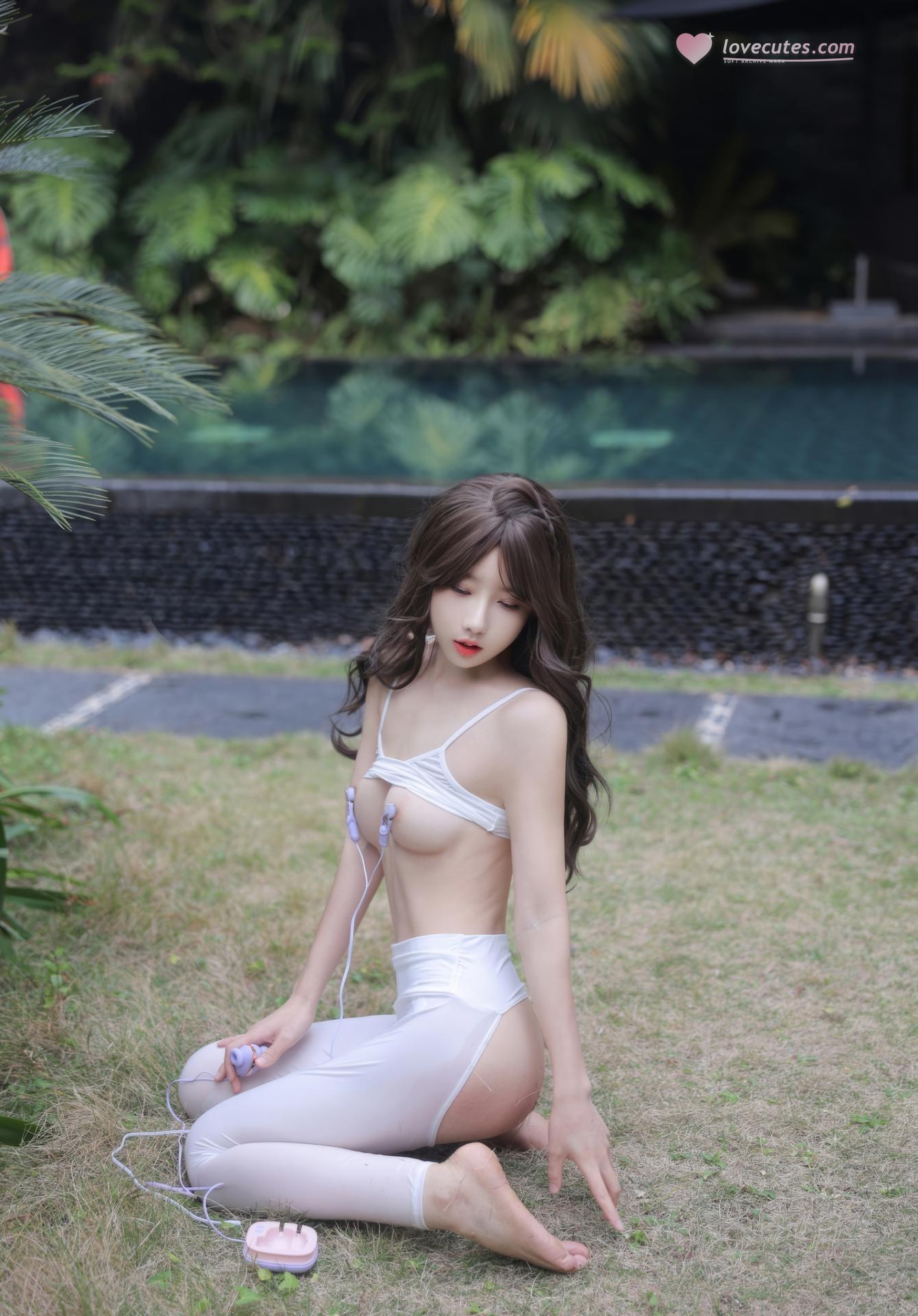[模特] 桃妖夭 - 秀人网模特 户外：秀人网模特户外写真美腿 80P