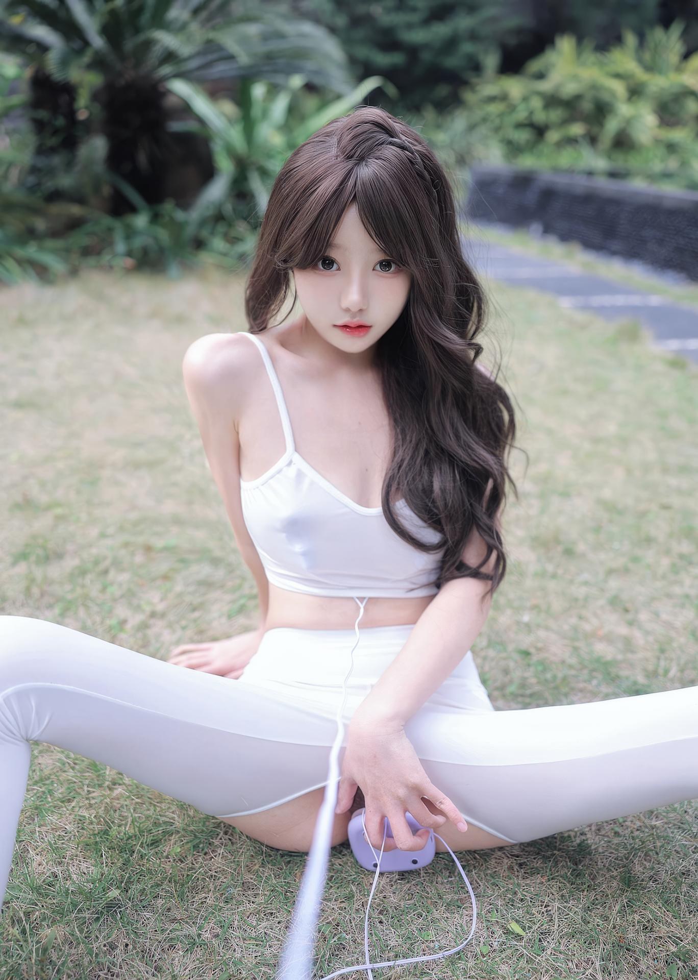 [模特] 桃妖夭 - 秀人网模特 户外：秀人网模特户外写真美腿 80P