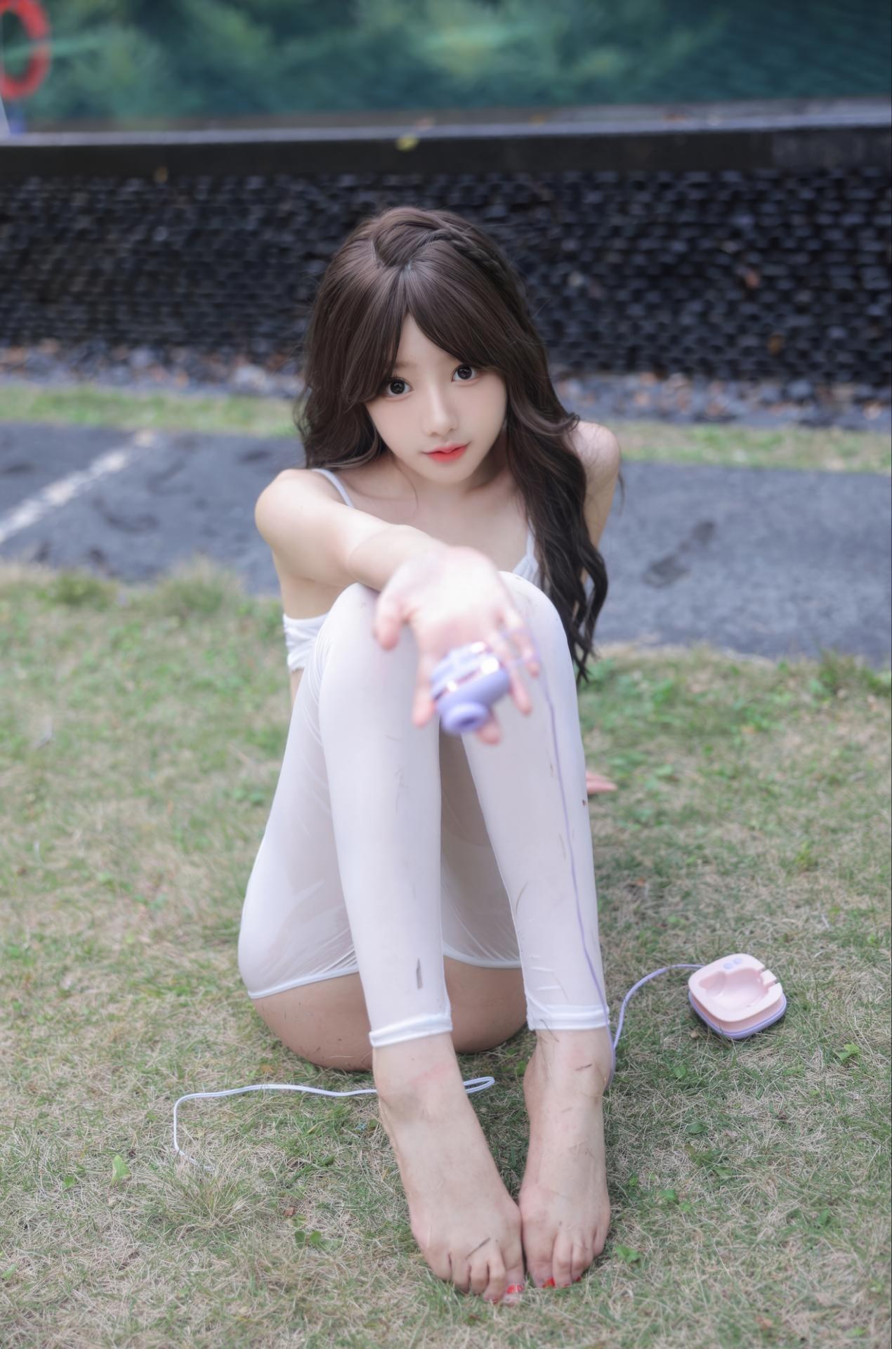 [模特] 桃妖夭 - 秀人网模特 户外：秀人网模特户外写真美腿 80P