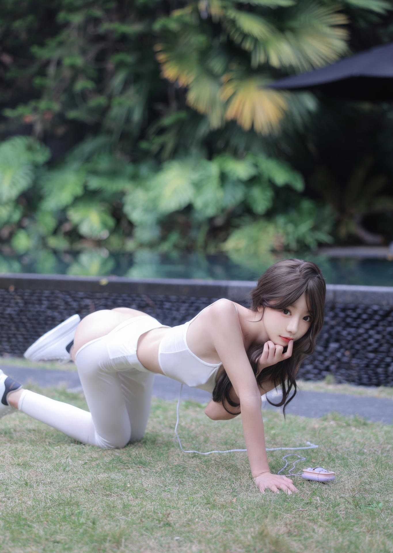 [模特] 桃妖夭 - 秀人网模特 户外：秀人网模特户外写真美腿 80P