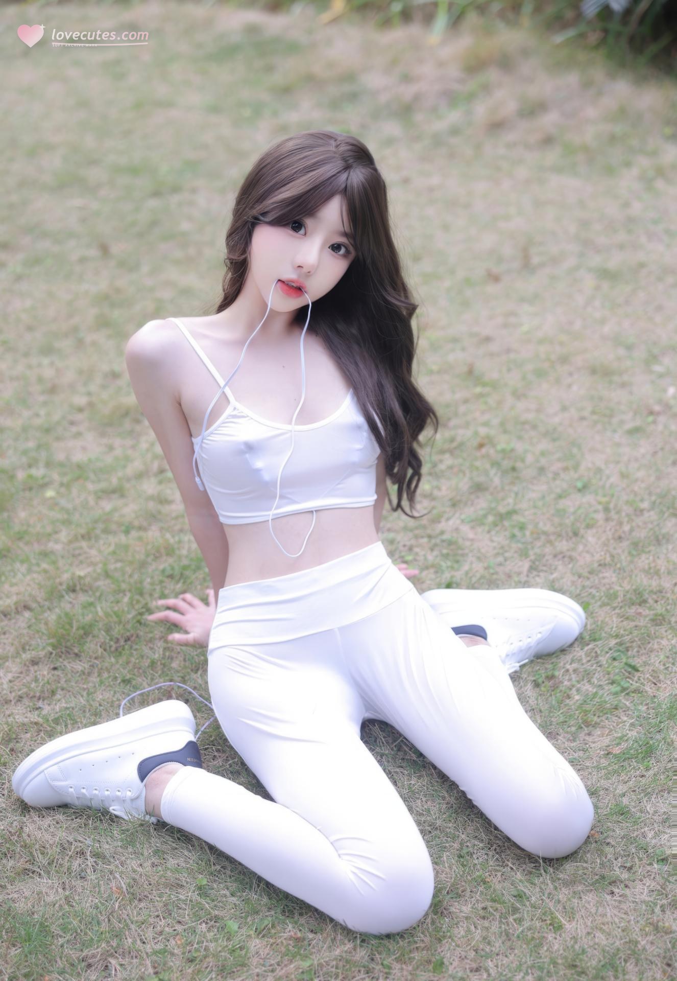 [模特] 桃妖夭 - 秀人网模特 户外：秀人网模特户外写真美腿 80P