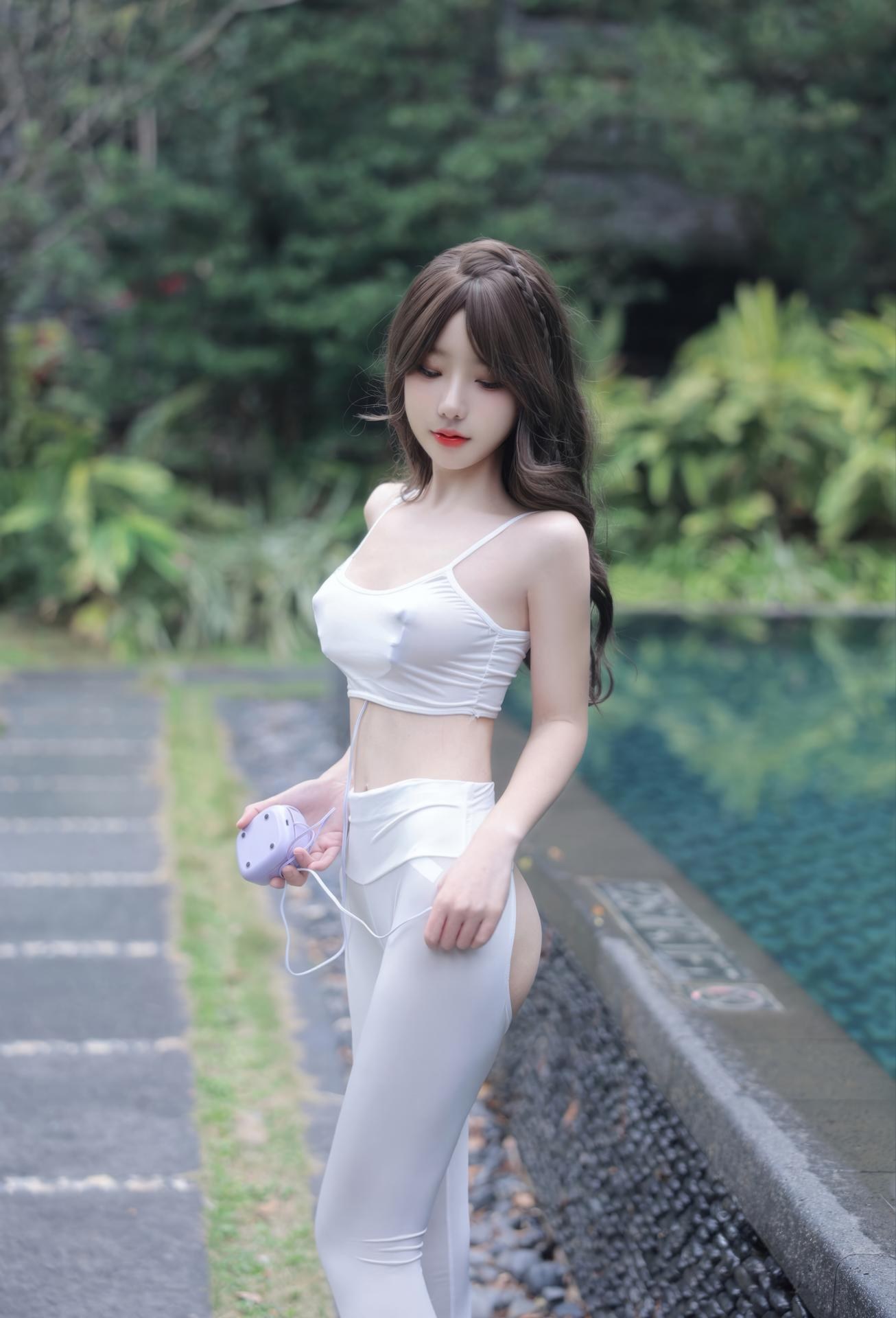 [模特] 桃妖夭 - 秀人网模特 户外：秀人网模特户外写真美腿 80P