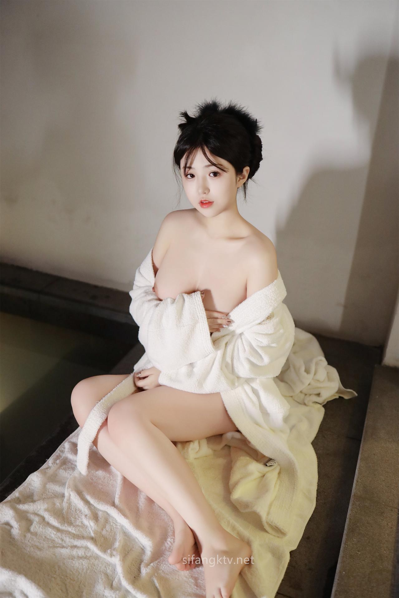[模特] 陈小花 - 秀人网模特 R18 SPA按摩：SPA按摩秀人网模特美胸 71P1V 繁體版