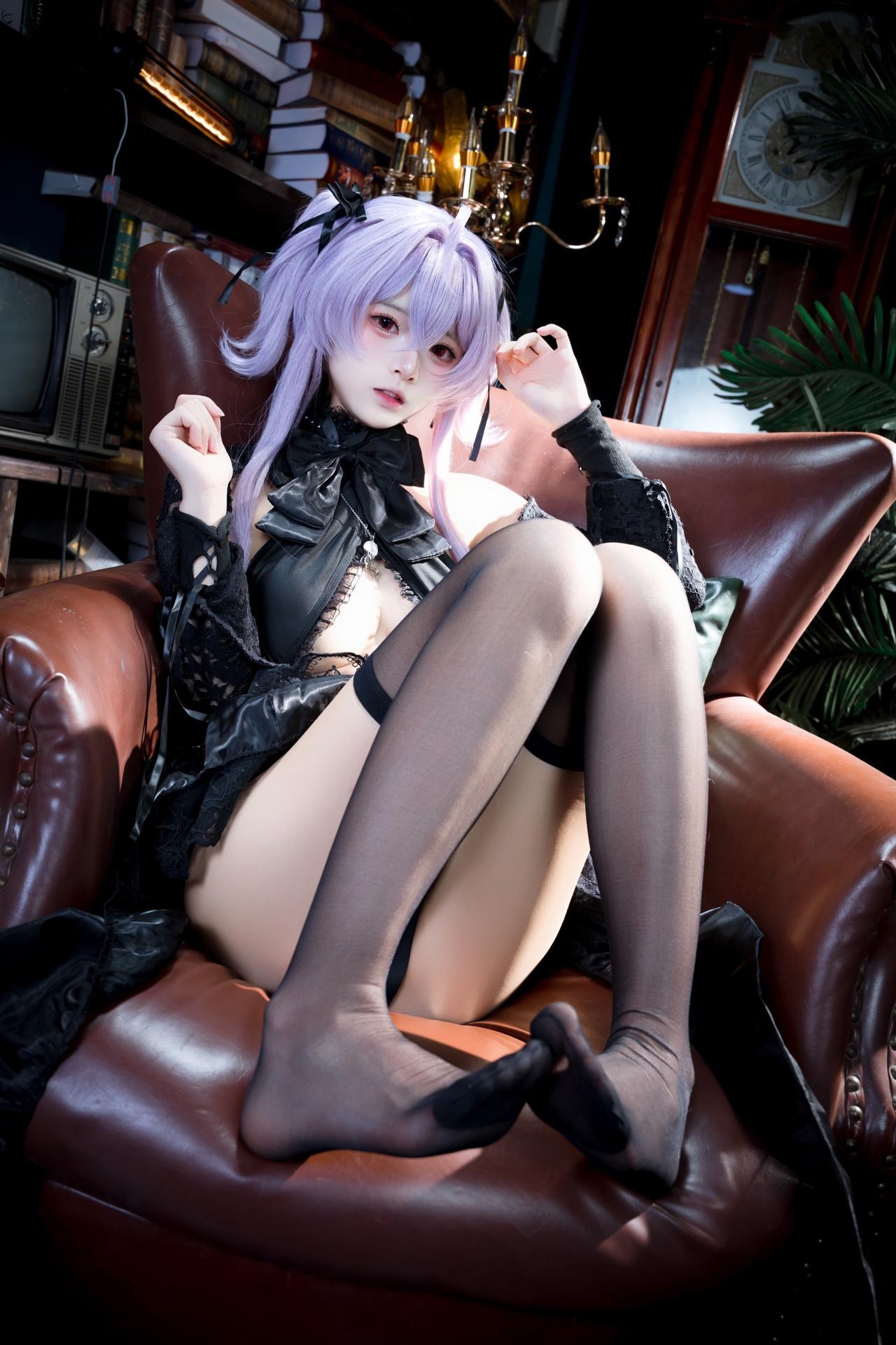 [cosplay] 九柒喵 - 水母：水母角色還原美腿大尺度 26P