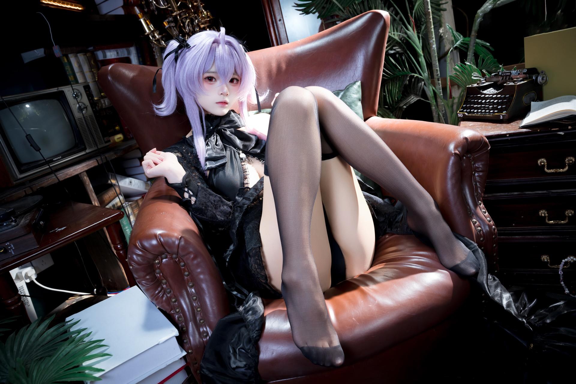 [cosplay] 九柒喵 - 水母：水母角色還原美腿大尺度 26P