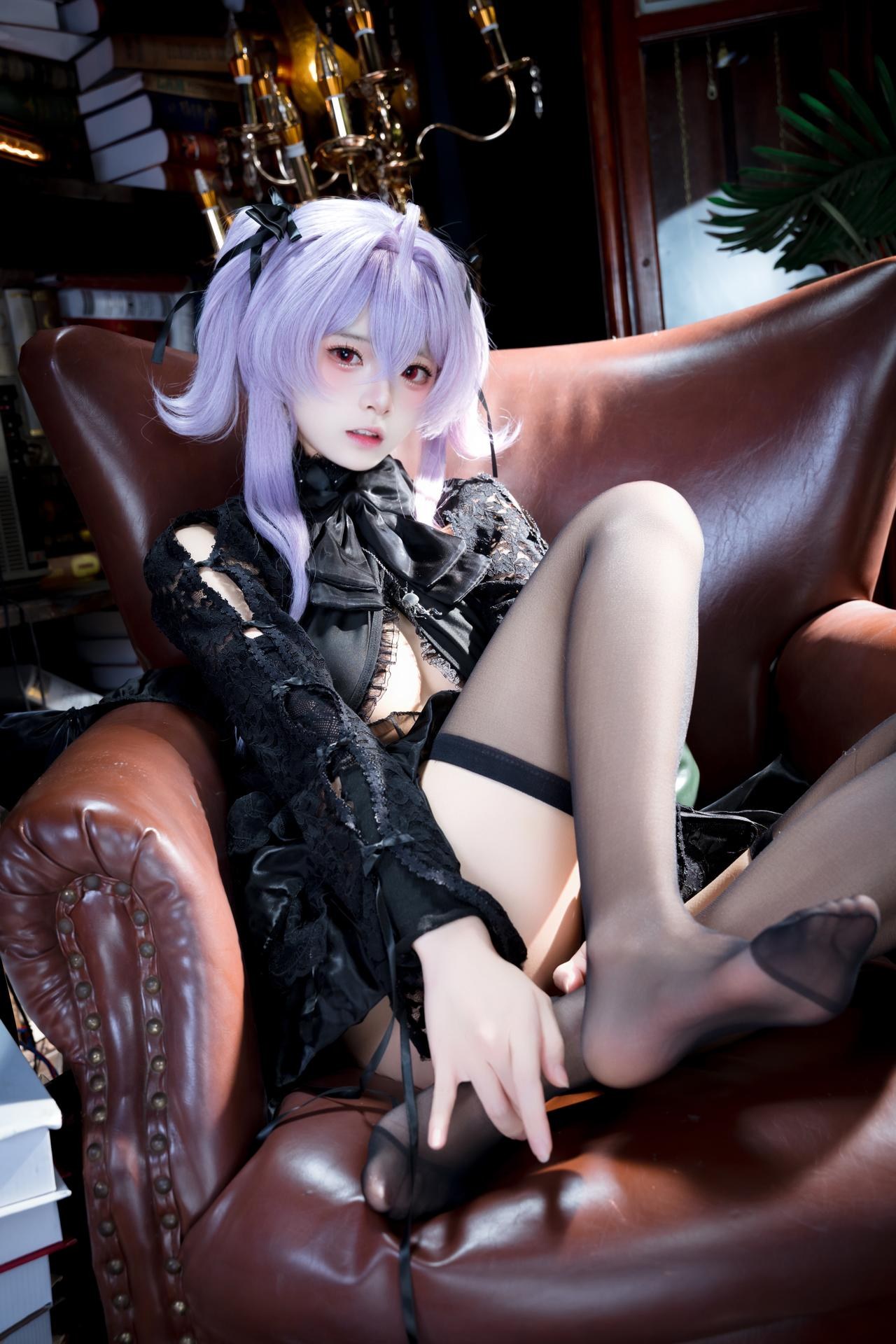 [cosplay] 九柒喵 - 水母：水母角色還原美腿大尺度 26P