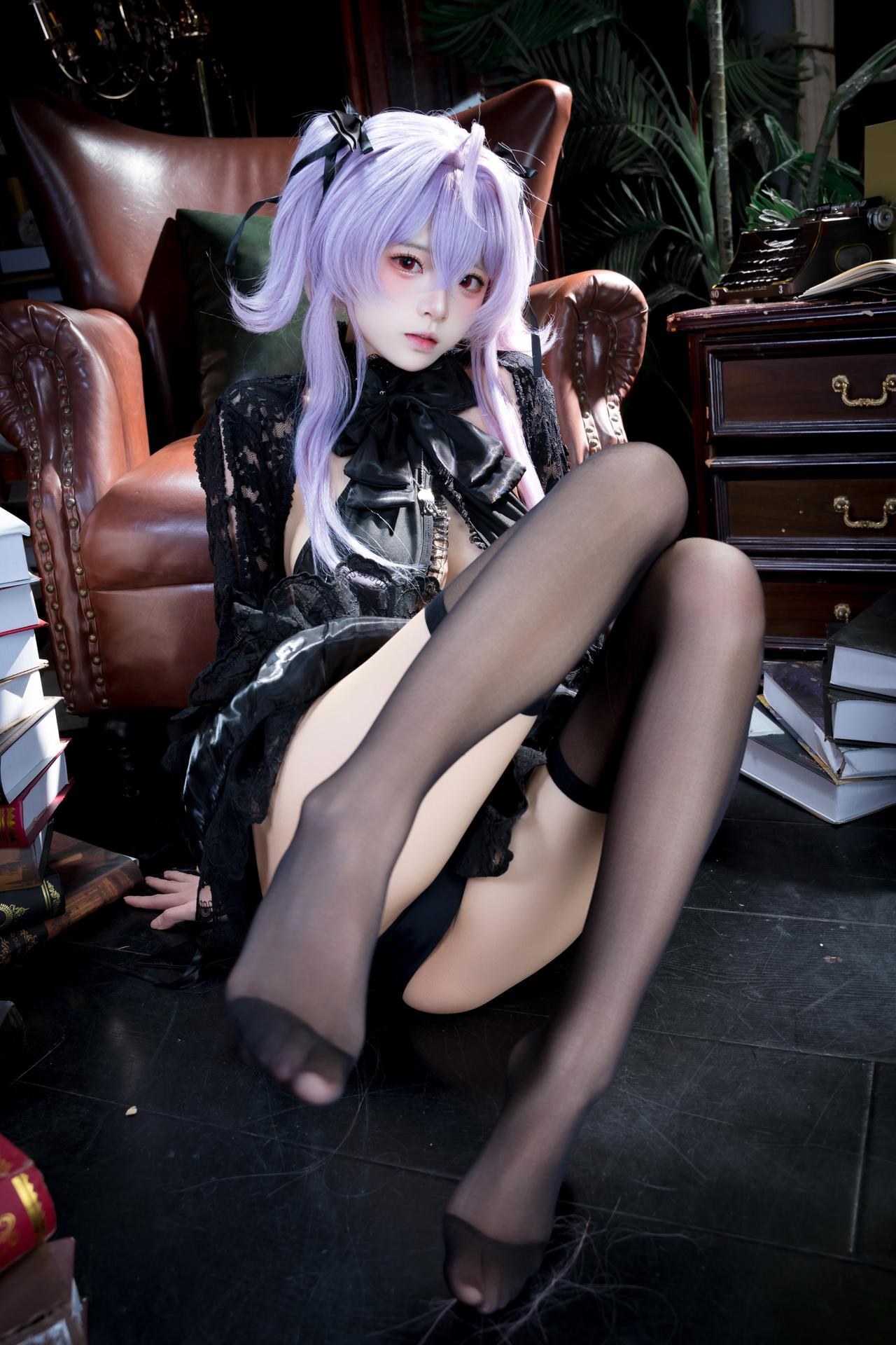 [cosplay] 九柒喵 - 水母：水母角色還原美腿大尺度 26P
