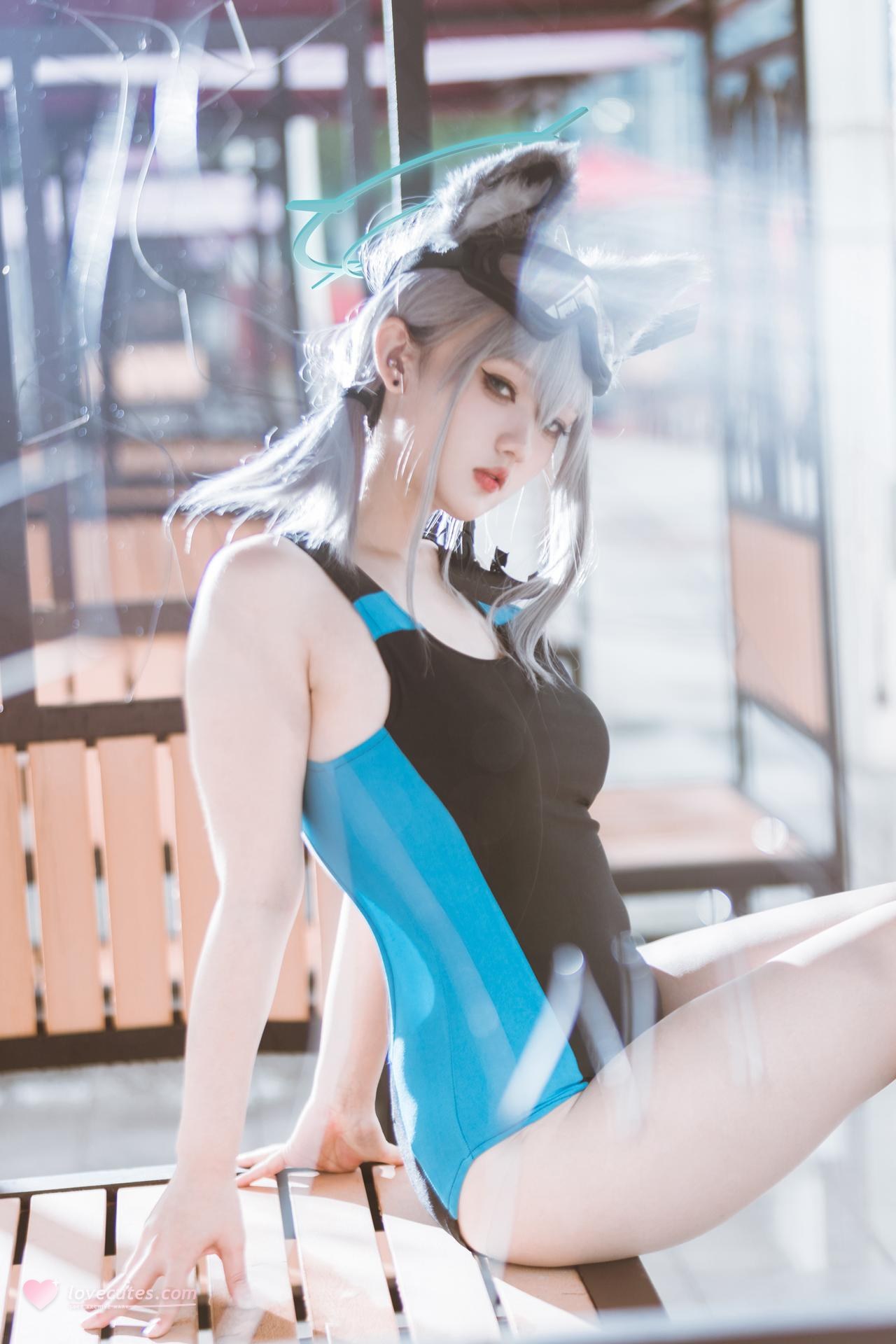 [cosplay] Lu - 蔚蓝档案 砂狼白子：蔚蓝档案 砂狼白子 水着角色還原美腿 15P