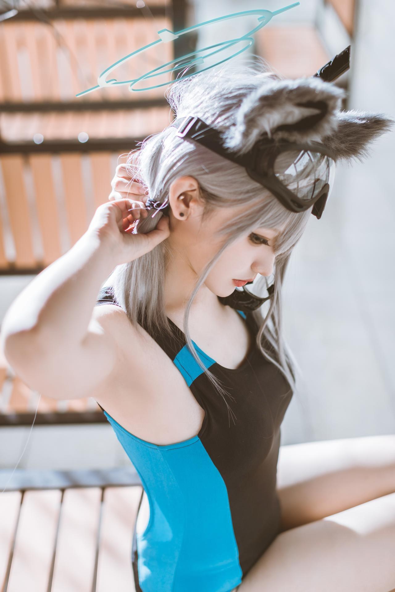 [cosplay] Lu - 蔚蓝档案 砂狼白子：蔚蓝档案 砂狼白子 水着角色還原美腿 15P
