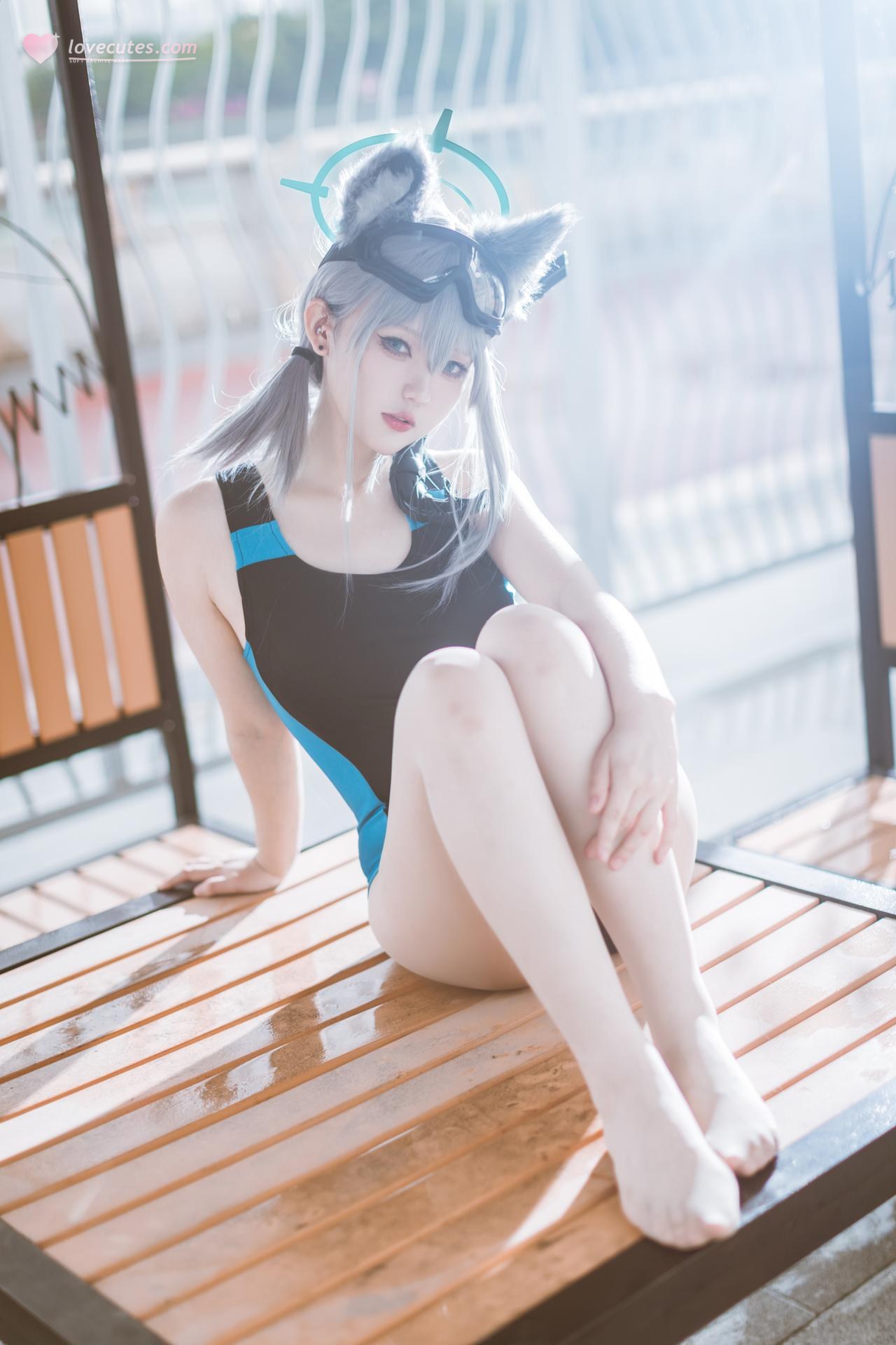 [cosplay] Lu - 蔚蓝档案 砂狼白子：蔚蓝档案 砂狼白子 水着角色還原美腿 15P
