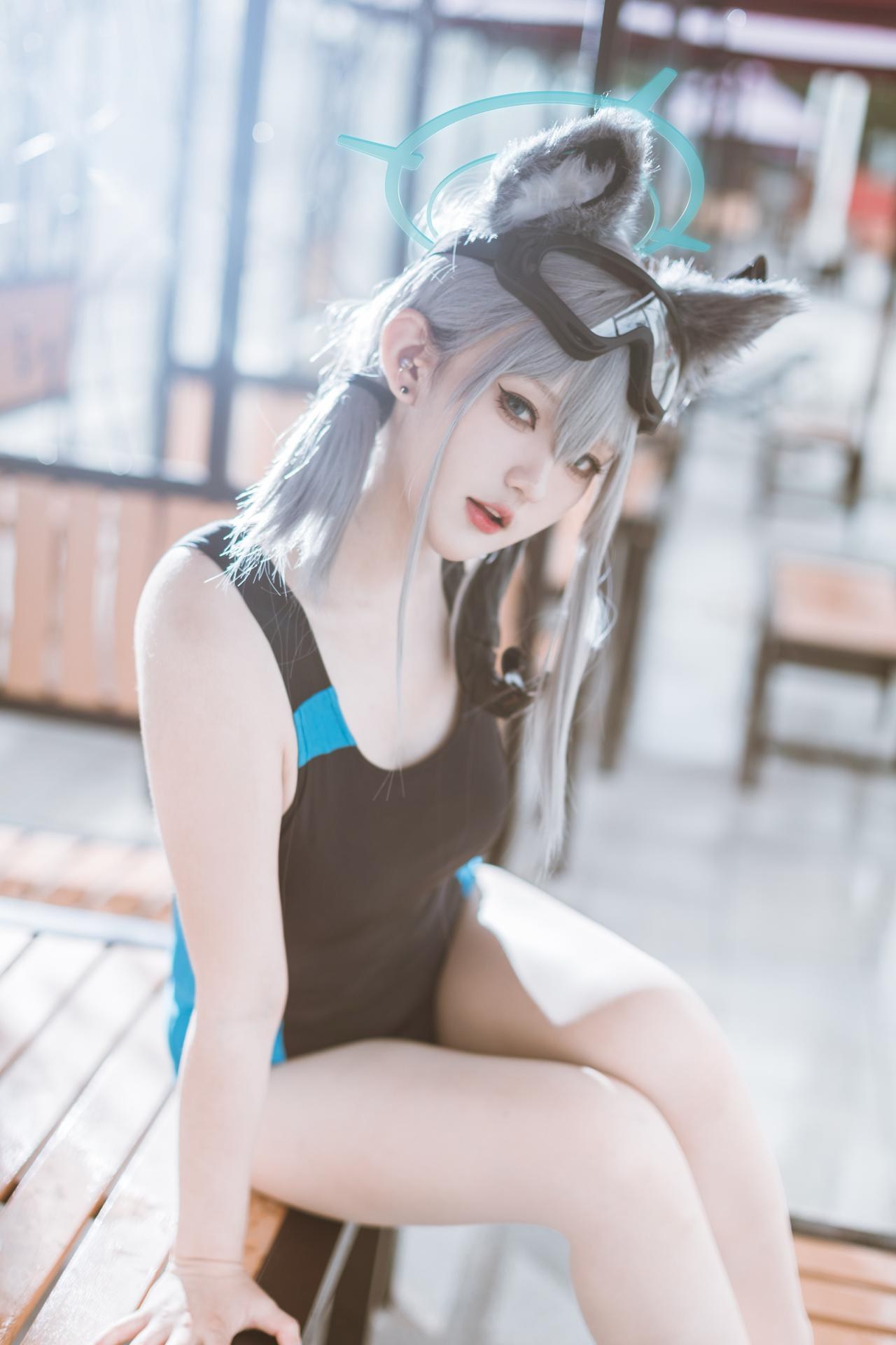 [cosplay] Lu - 蔚蓝档案 砂狼白子：蔚蓝档案 砂狼白子 水着角色還原美腿 15P