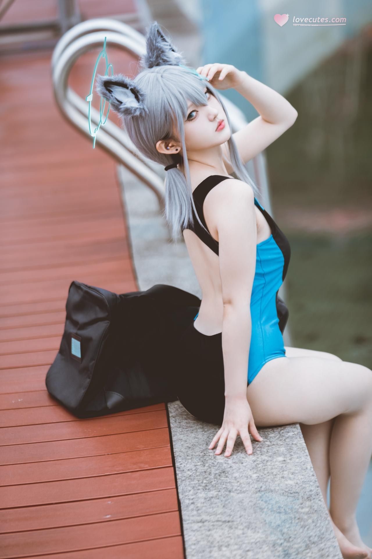 [cosplay] Lu - 蔚蓝档案 砂狼白子：蔚蓝档案 砂狼白子 水着角色還原美腿 15P