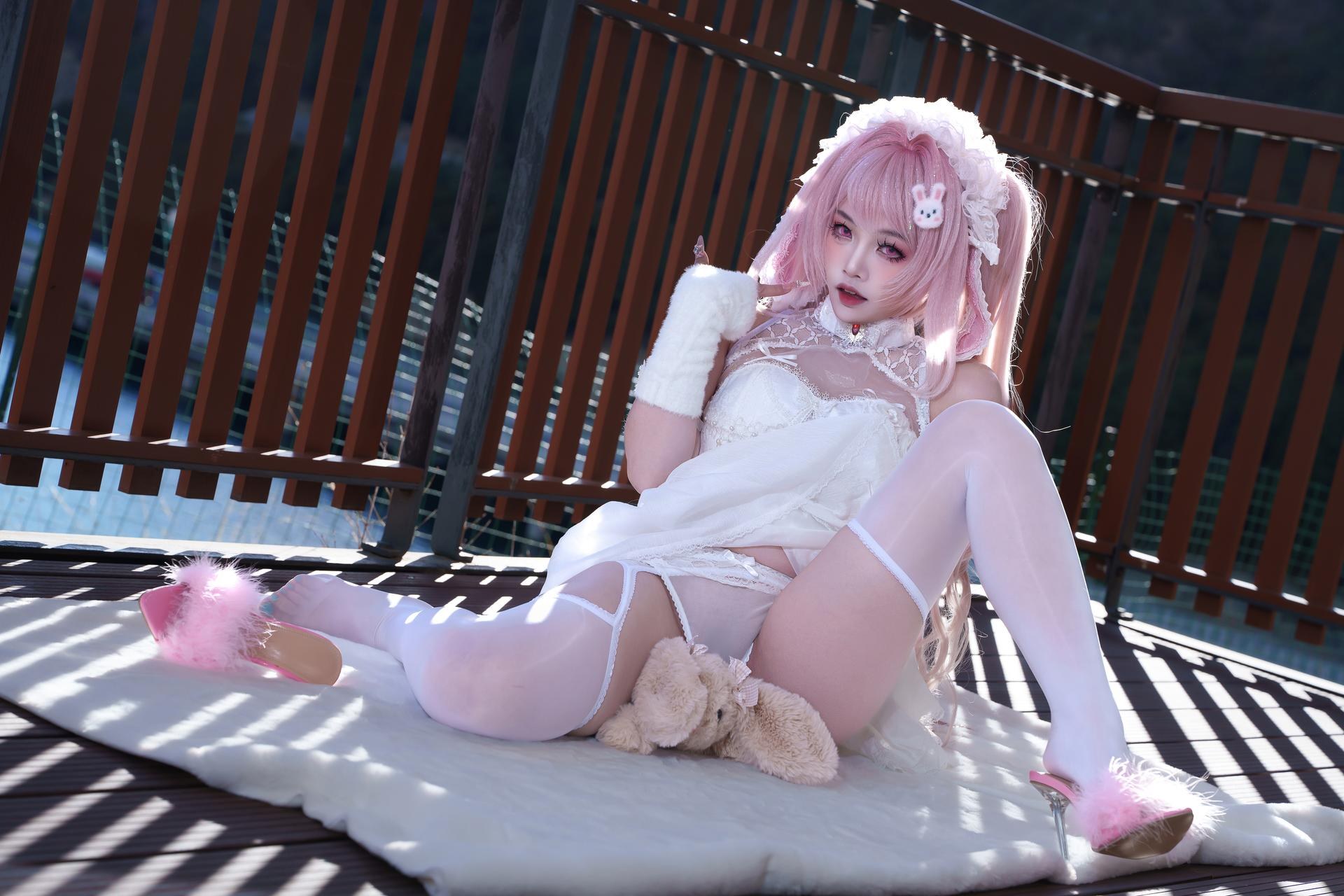 [cosplay] 慢炖仓鼠球 - 爱丽丝：爱丽丝角色还原美腿大尺度 81P
