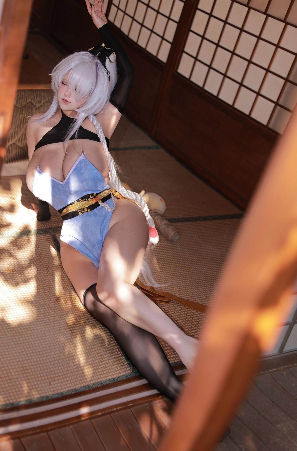[cosplay] 芝心蛋奶烧 - 碧蓝航线 云仙：碧蓝航线 云仙旗袍角色還原美腿 300P5V