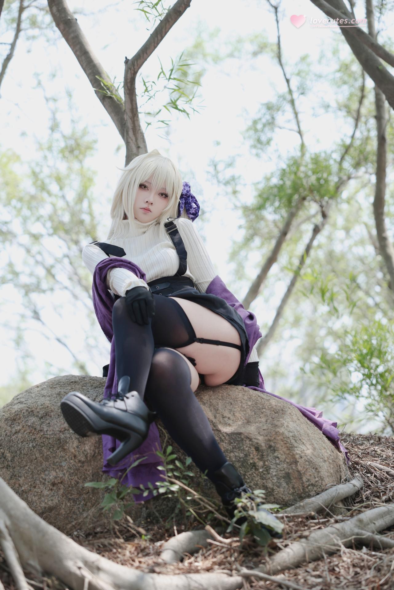 [cosplay] G44不会受伤 - 恋冢爱：恋冢爱角色還原美腿大尺度 58P