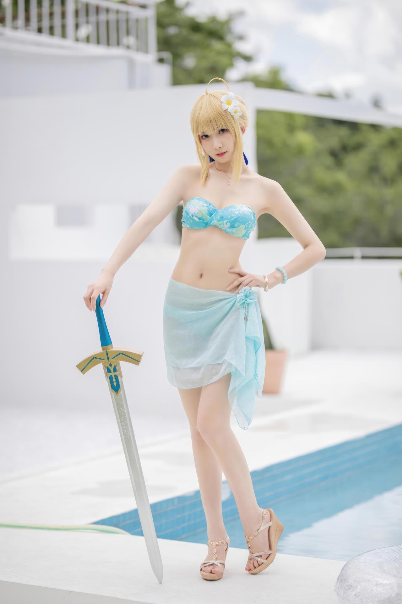 [cosplay] 封疆疆v - FGO Saber 泳装：FGO Saber 泳装角色還原美腿大尺度 49P