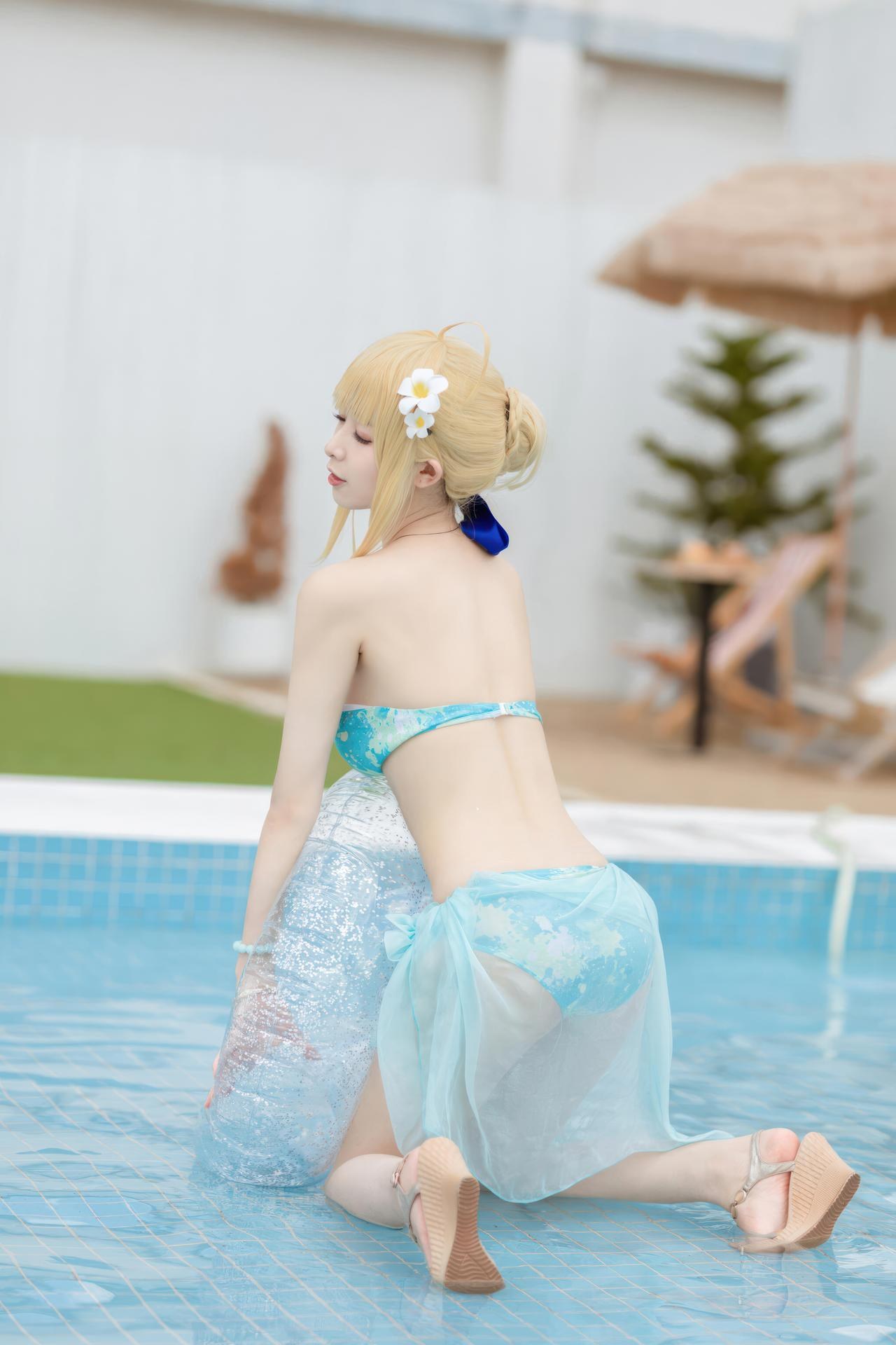 [cosplay] 封疆疆v - FGO Saber 泳装：FGO Saber 泳装角色還原美腿大尺度 49P