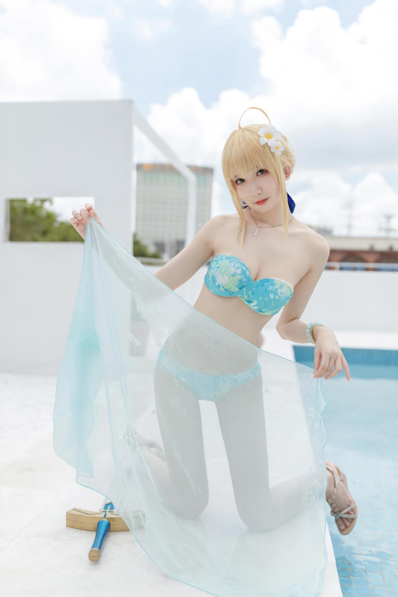 [cosplay] 封疆疆v - FGO Saber 泳装：FGO Saber 泳装角色還原美腿大尺度 49P