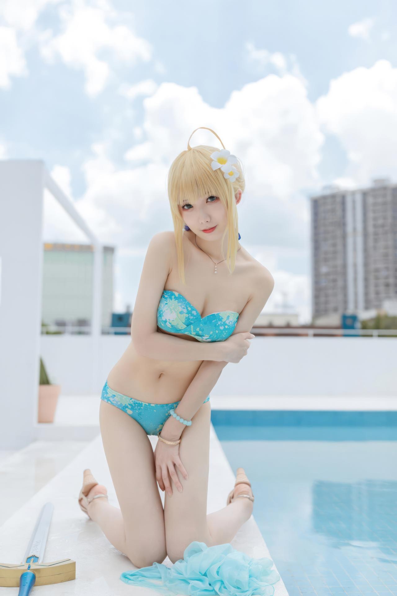 [cosplay] 封疆疆v - FGO Saber 泳装：FGO Saber 泳装角色還原美腿大尺度 49P