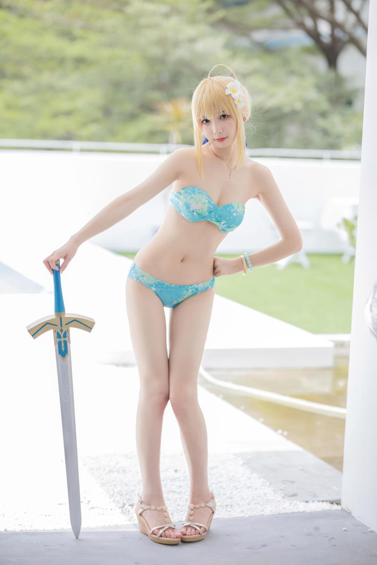 [cosplay] 封疆疆v - FGO Saber 泳装：FGO Saber 泳装角色還原美腿大尺度 49P
