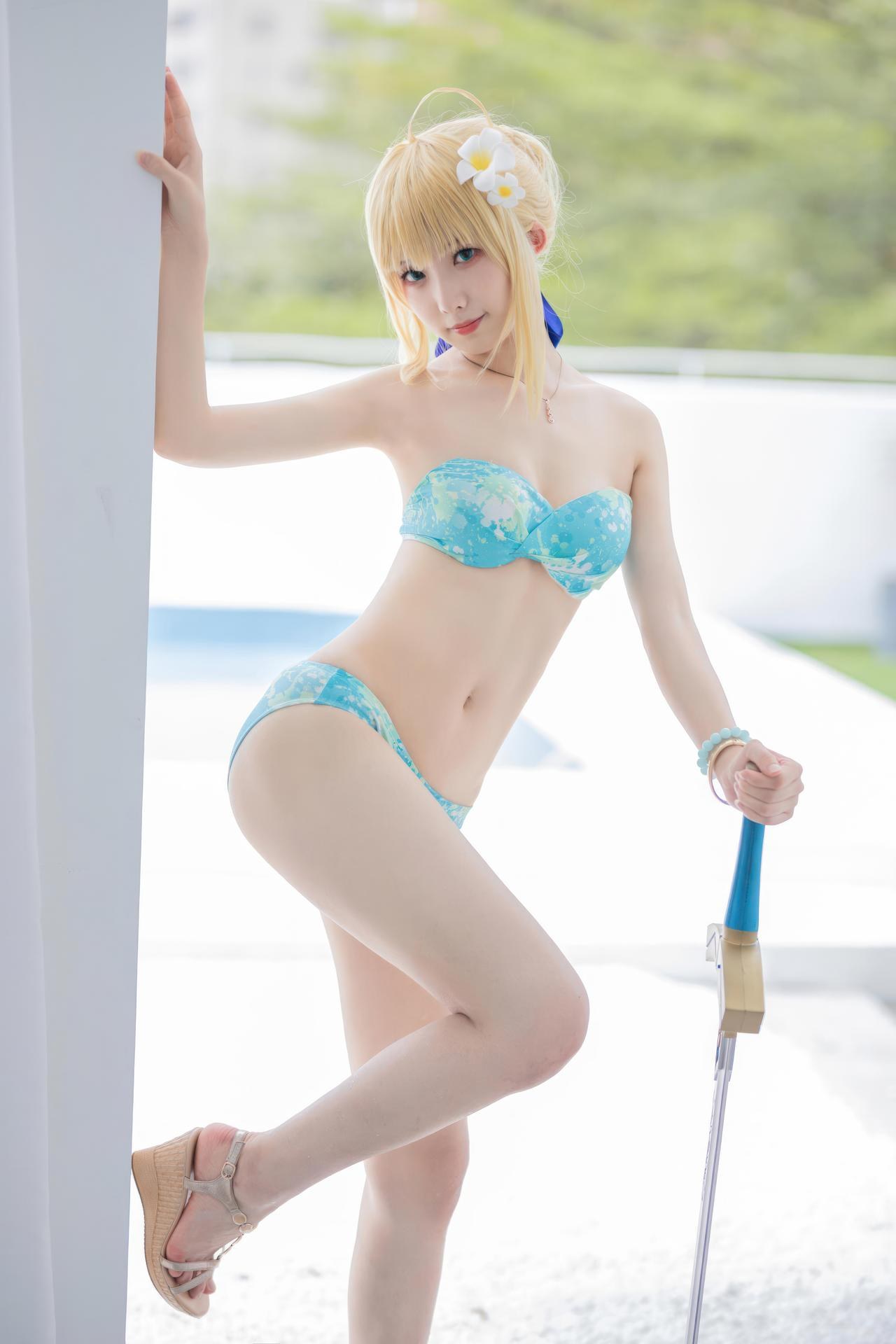 [cosplay] 封疆疆v - FGO Saber 泳装：FGO Saber 泳装角色還原美腿大尺度 49P
