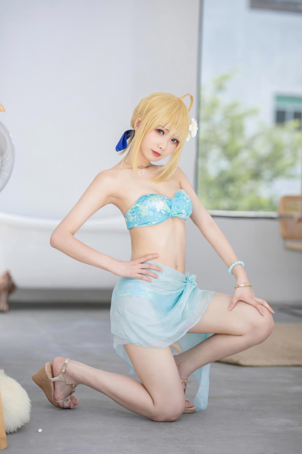 [Cosplay] Feng Jiangjiang v - FGO Saber Swimsuit bộ ảnh cosplay 49P