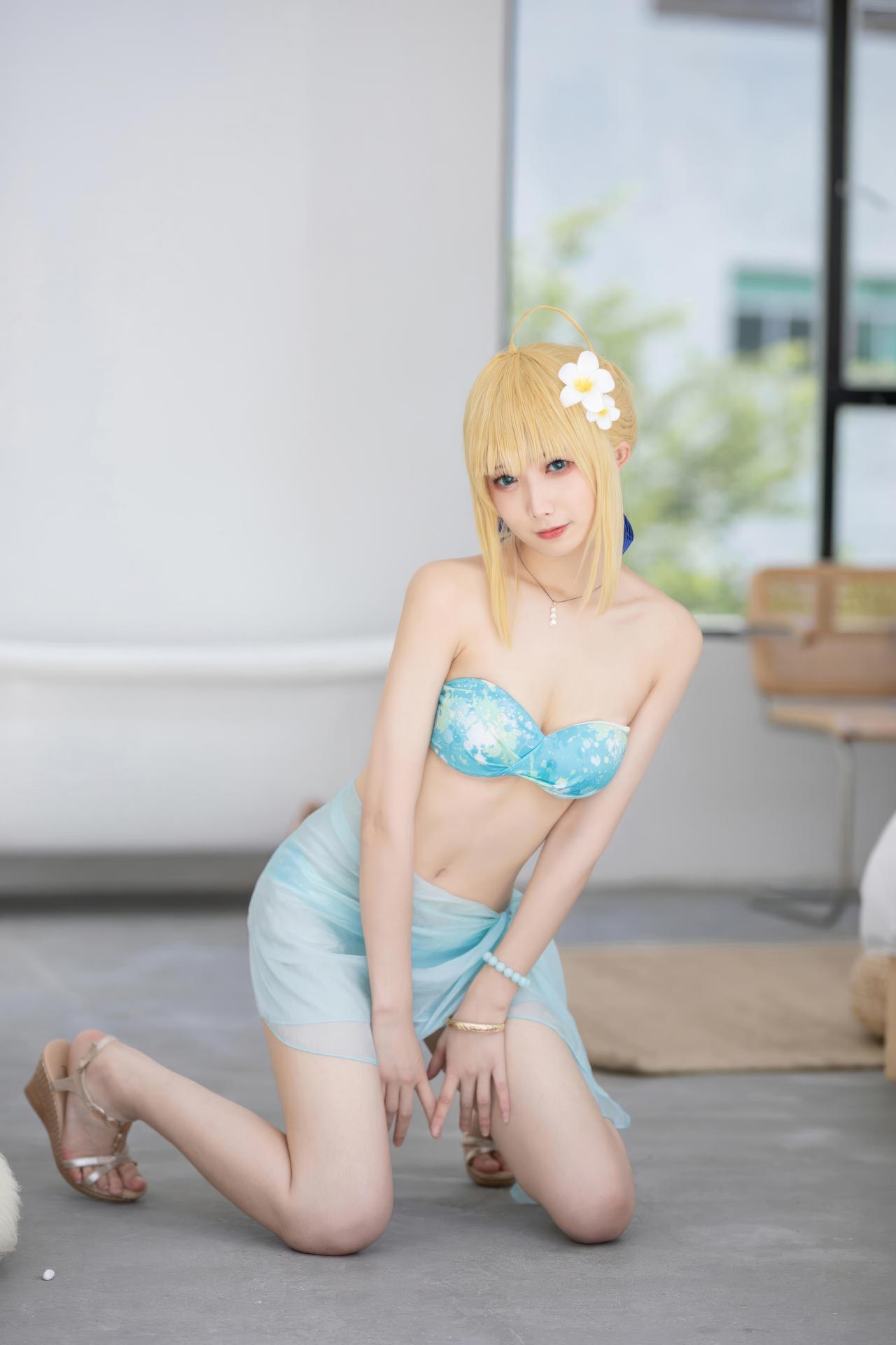 [Cosplay] Feng Jiangjiang v - FGO Saber Swimsuit bộ ảnh cosplay 49P