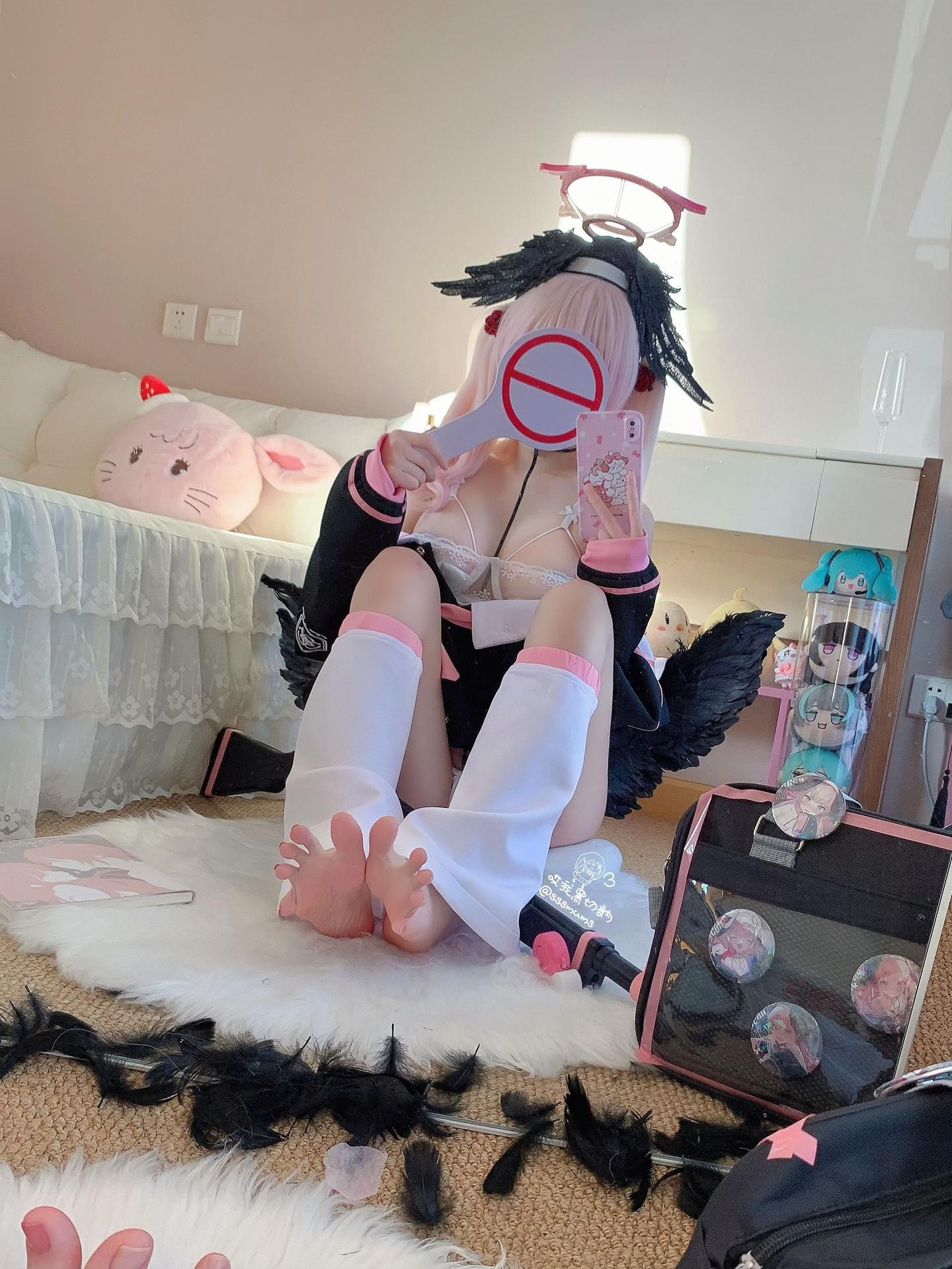 [cosplay] 曲奇軟fufu - 蔚藍檔案 江小春：白絲足部美腿角色還原 46P3V