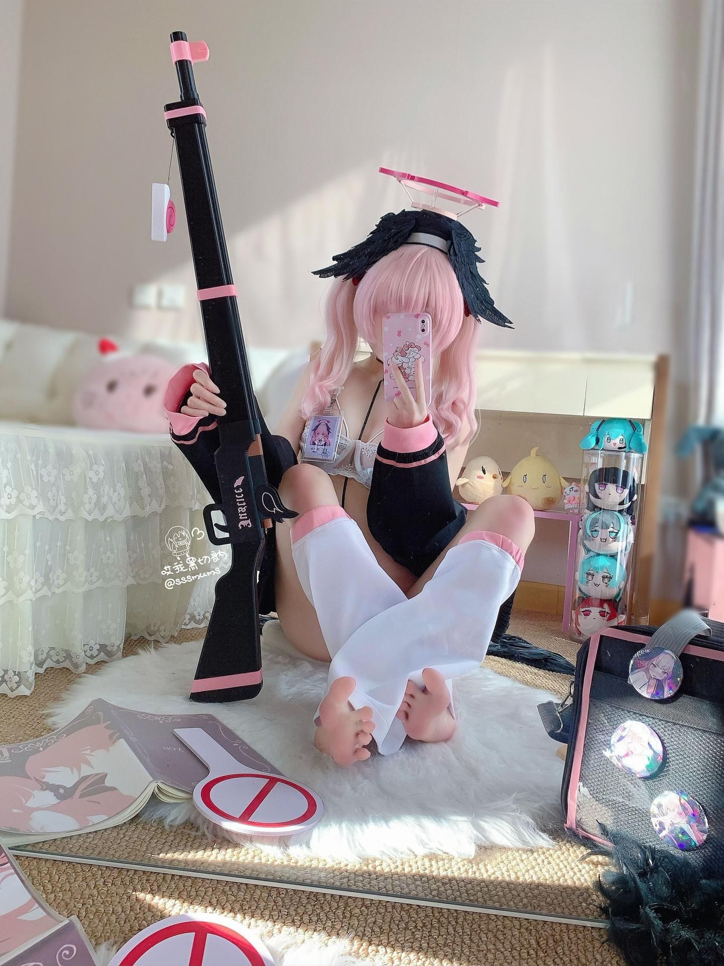 [cosplay] 曲奇軟fufu - 蔚藍檔案 江小春：白絲足部美腿角色還原 46P3V