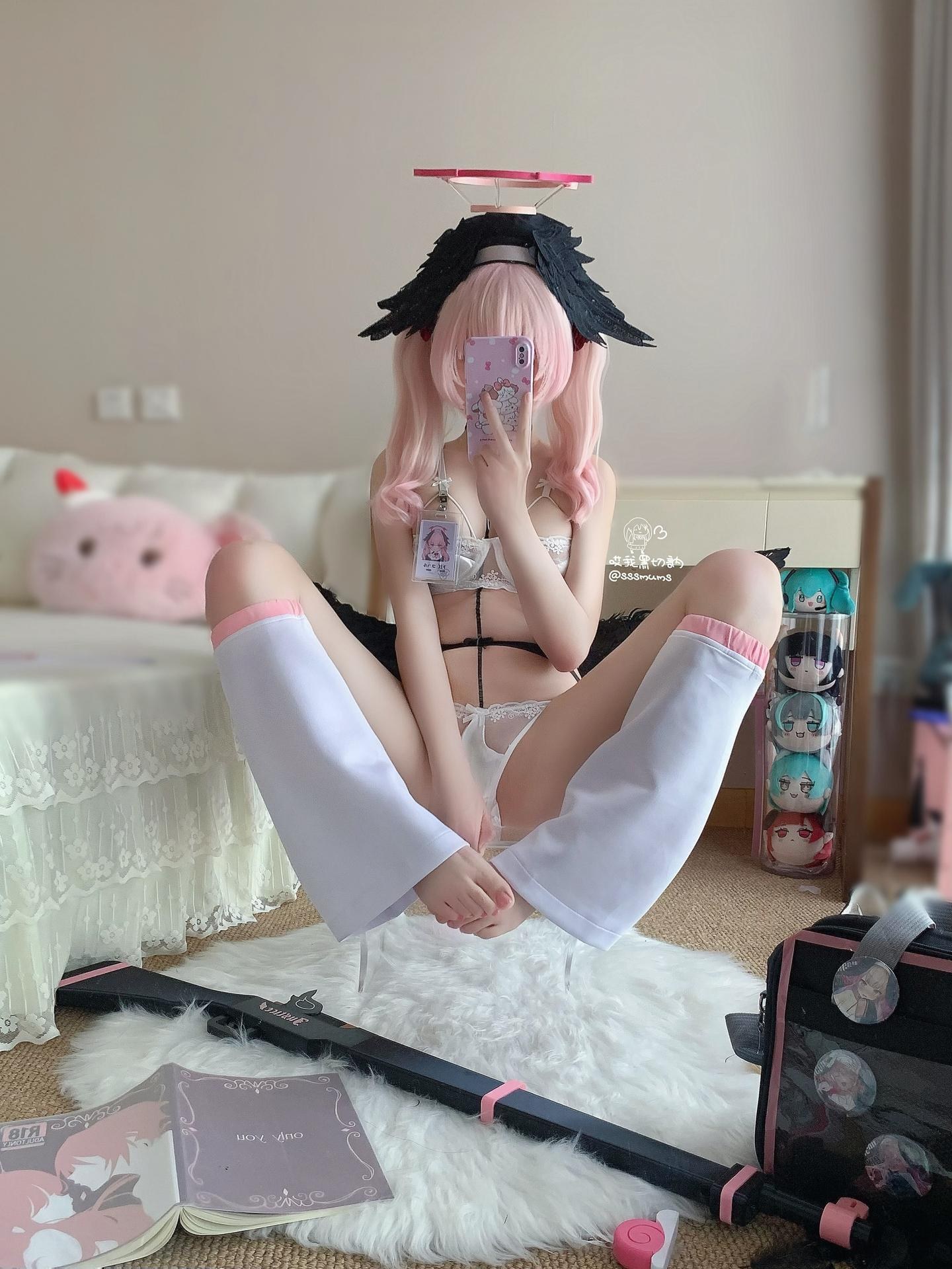 [cosplay] 曲奇軟fufu - 蔚藍檔案 江小春：白絲足部美腿角色還原 46P3V
