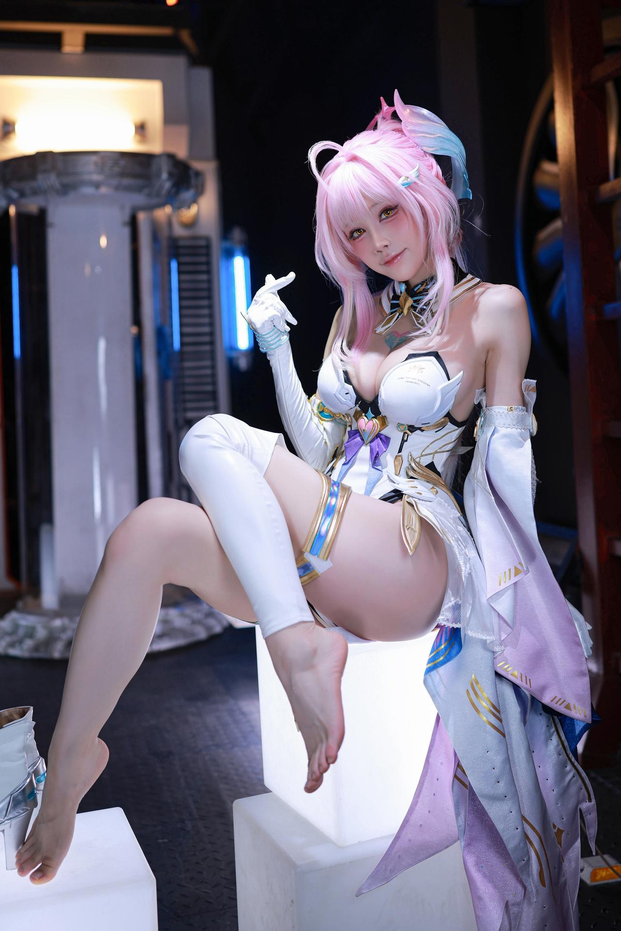 [cosplay] 水淼aqua - 鸣潮 爱弥斯：鸣潮 爱弥斯角色還原美腿大尺度 61P