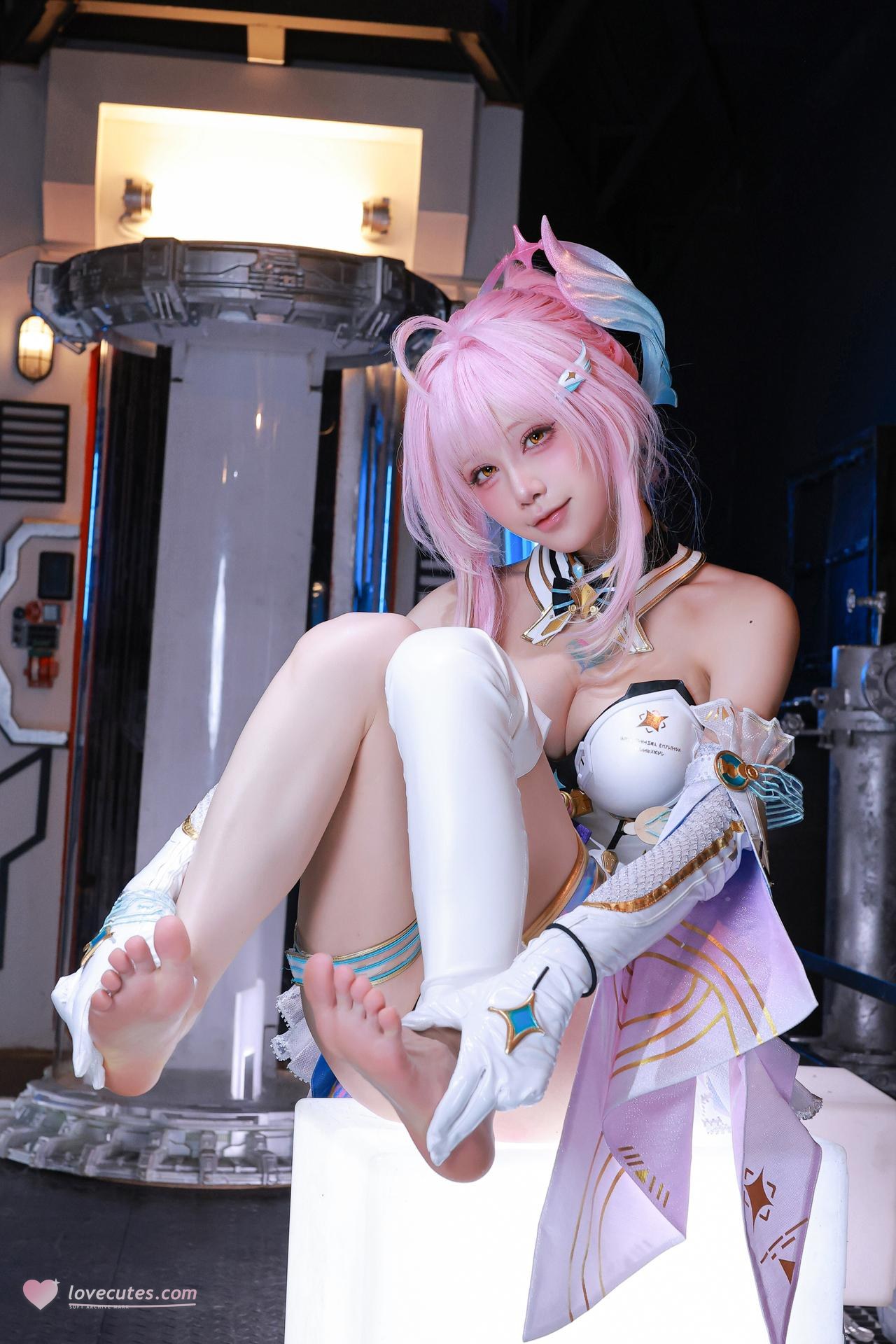 [cosplay] 水淼aqua - 鸣潮 爱弥斯：鸣潮 爱弥斯角色還原美腿大尺度 61P