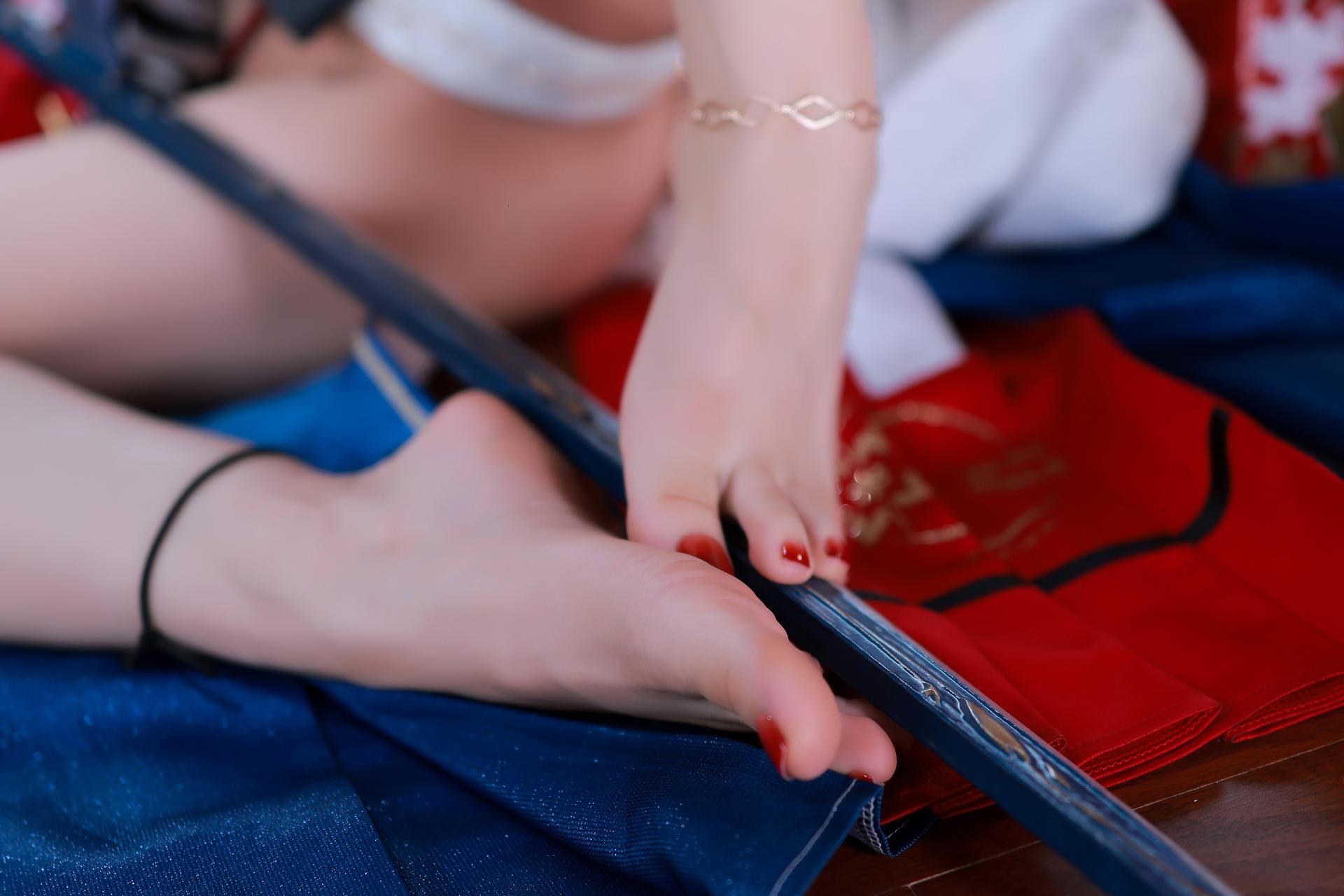[cosplay] 水淼aqua - 鸣潮 绯雪：鸣潮 绯雪角色還原美腿大尺度 51P