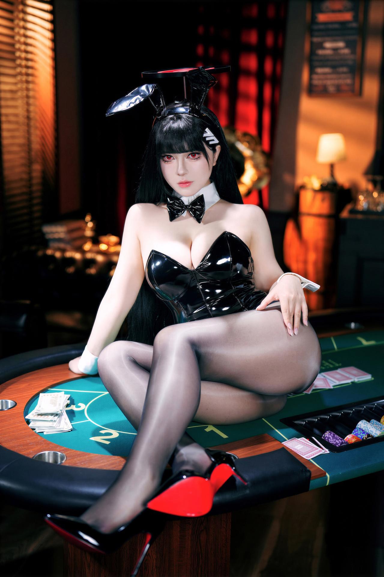 [cosplay] 半半子 - 蔚蓝档案 调月莉音：蔚蓝档案 调月莉音兔女郎角色還原美腿 57P6V