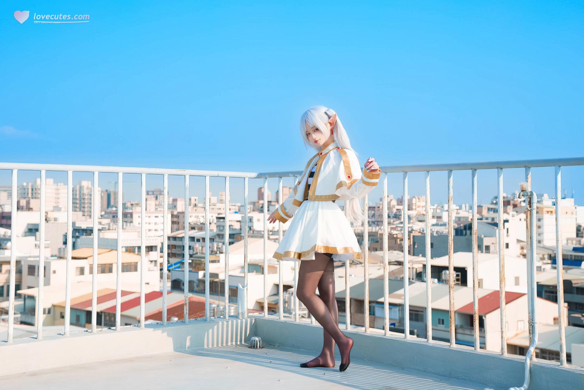 [Cosplay] Irisuare - Frieren rooftop elf cosplay with black stockings 31P