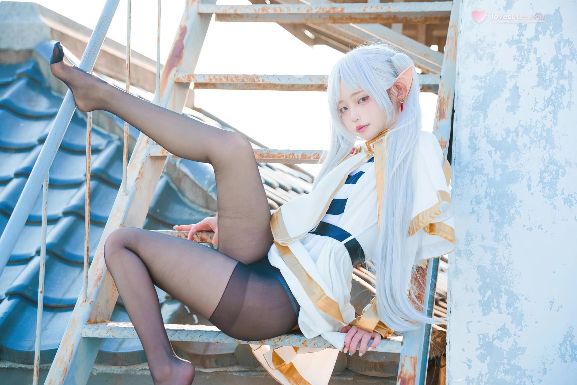 [Cosplay] Irisuare - Frieren rooftop elf cosplay with black stockings 31P