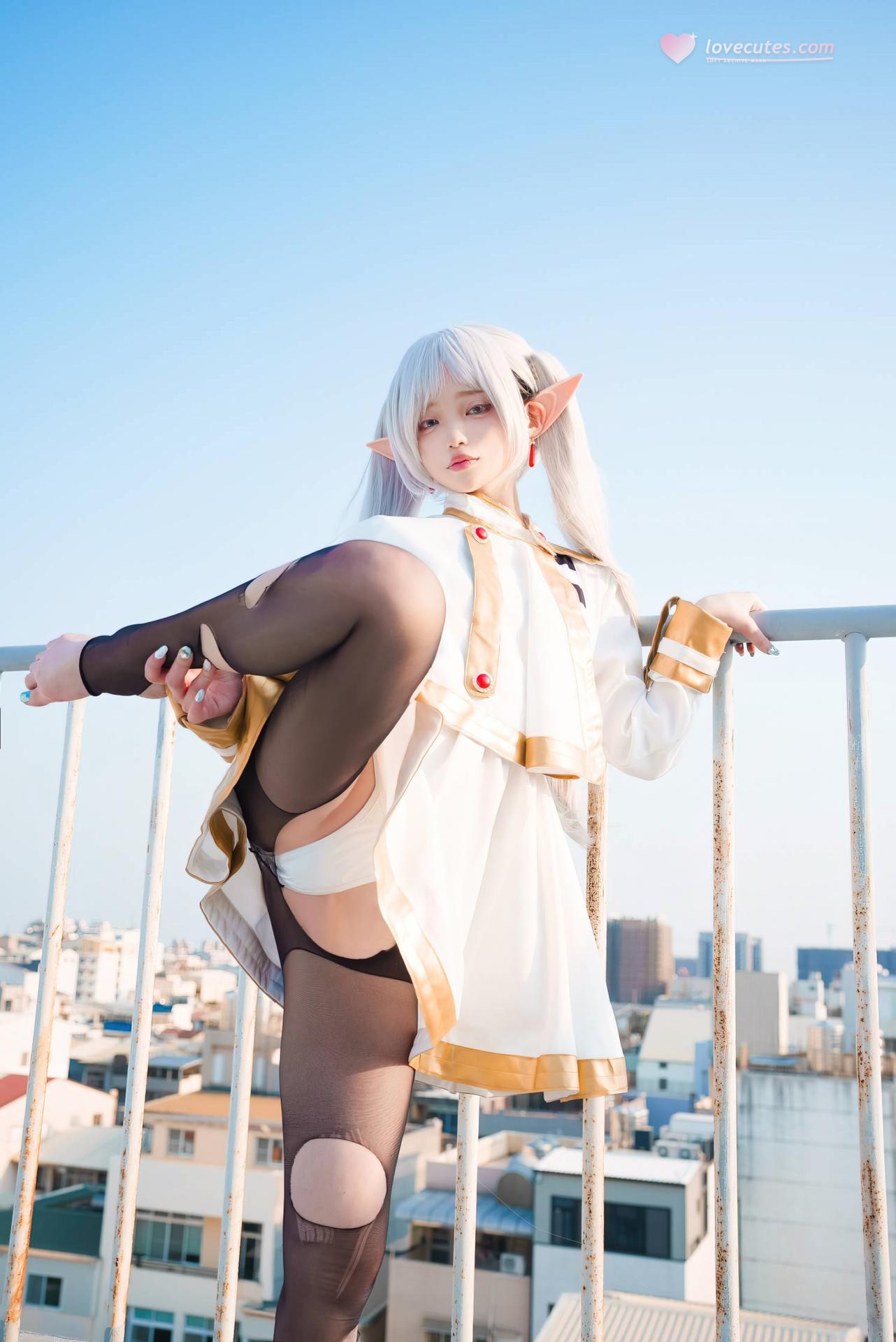 [Cosplay] Irisuare - Frieren rooftop elf cosplay with black stockings 31P