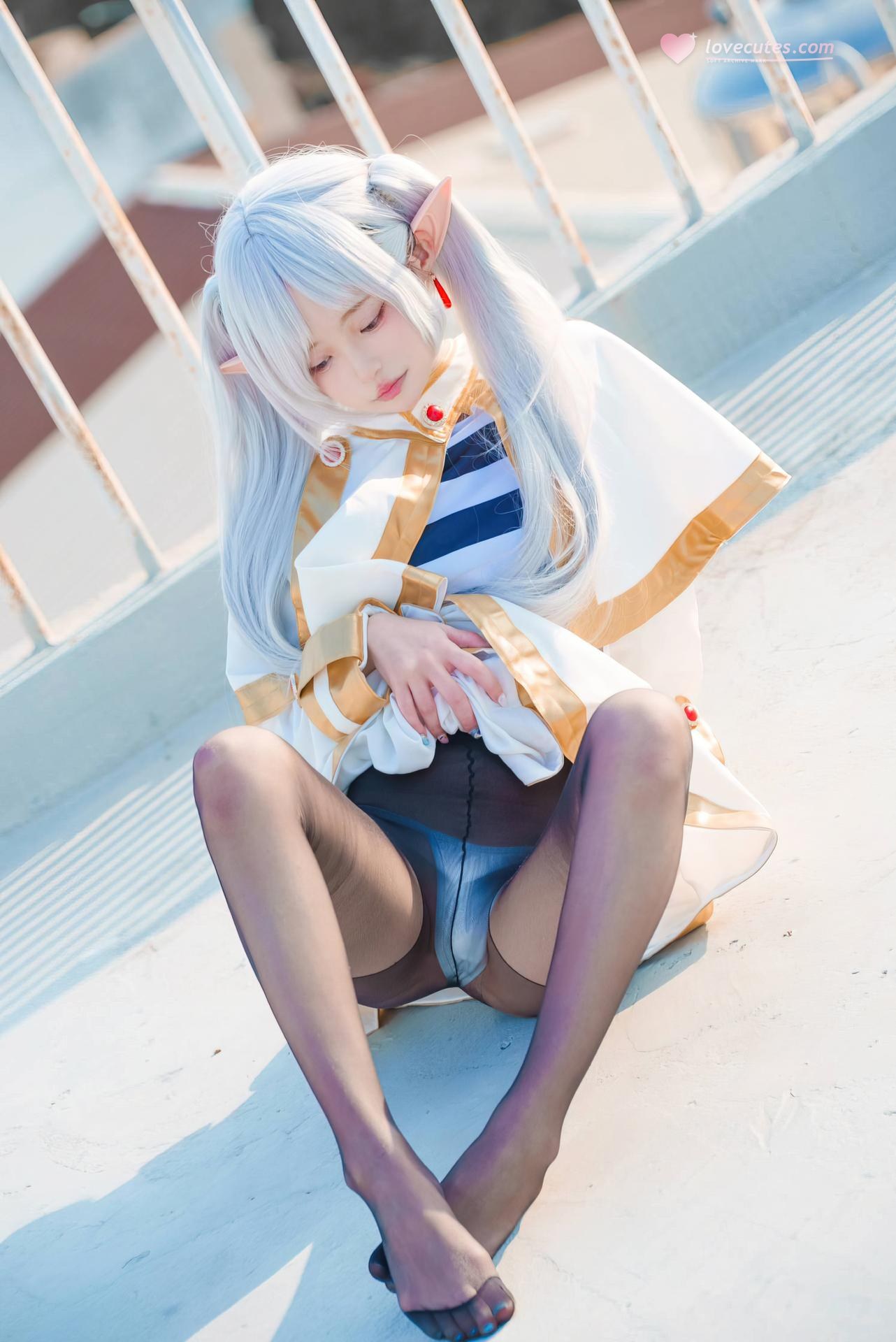 [Cosplay] Irisuare - Frieren rooftop elf cosplay with black stockings 31P