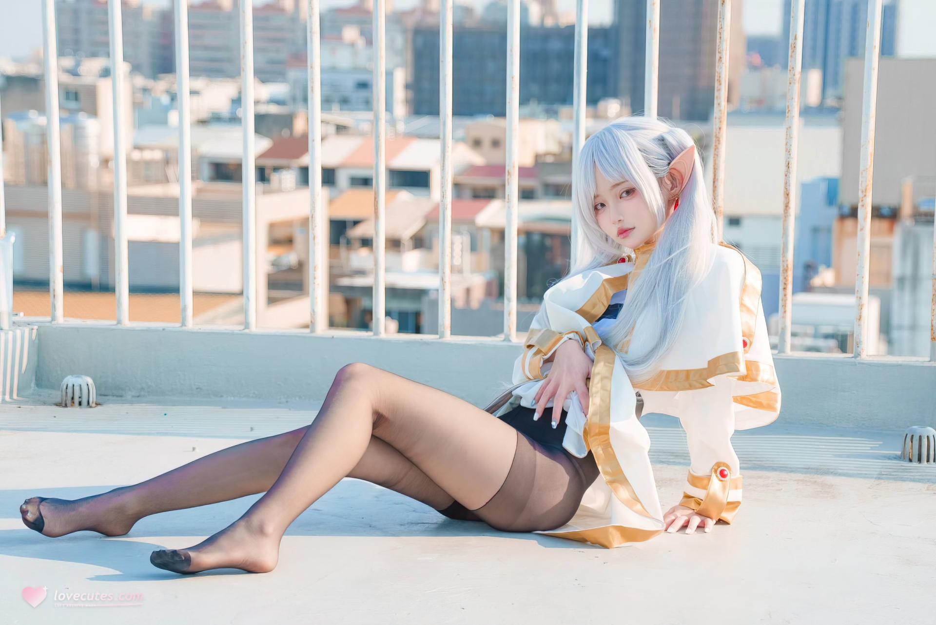 [Cosplay] Irisuare - Frieren rooftop elf cosplay with black stockings 31P
