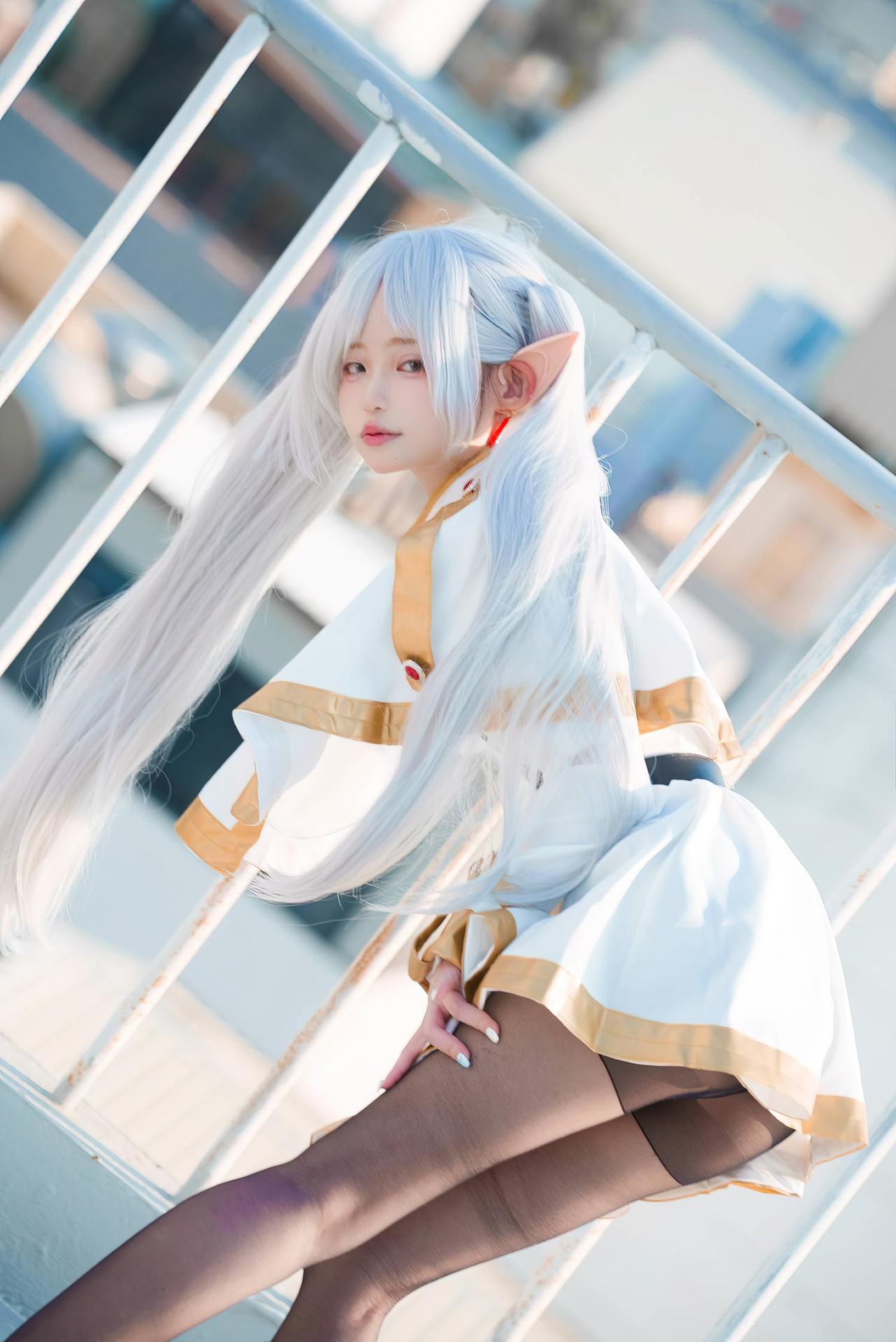 [Cosplay] Irisuare - Frieren rooftop elf cosplay with black stockings 31P