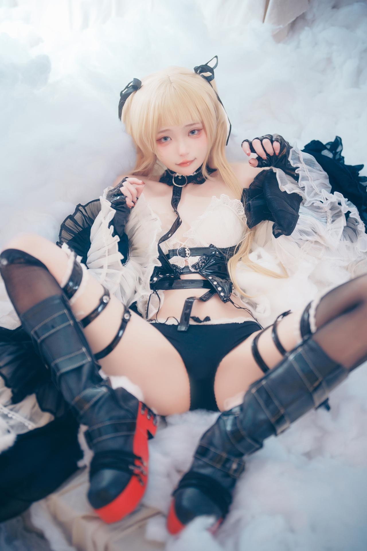[Cosplay] Irisuare - Marie Rose trang phục dây đai đen 68P