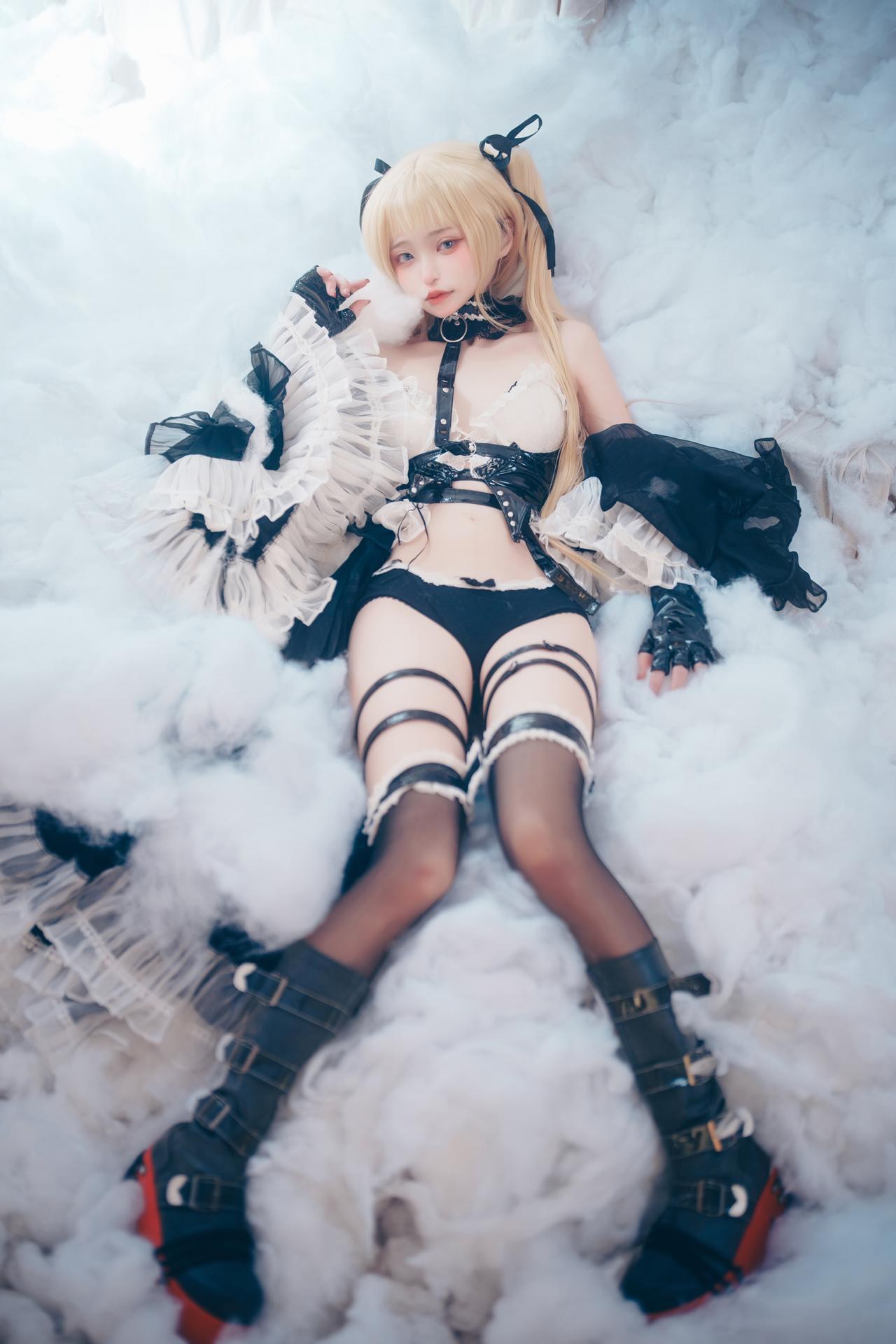 [Cosplay] Irisuare - Marie Rose trang phục dây đai đen 68P