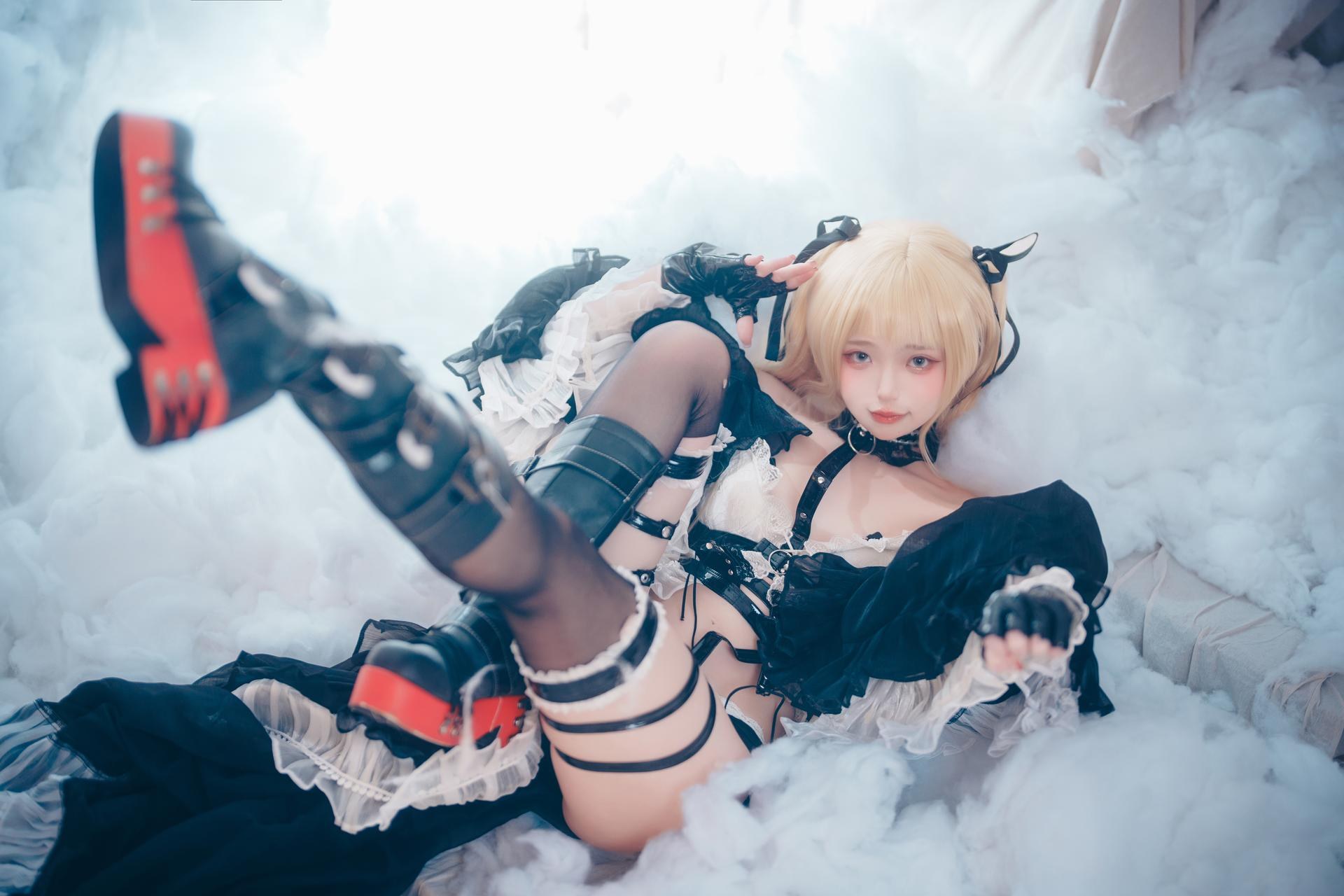 [Cosplay] Irisuare - Marie Rose trang phục dây đai đen 68P