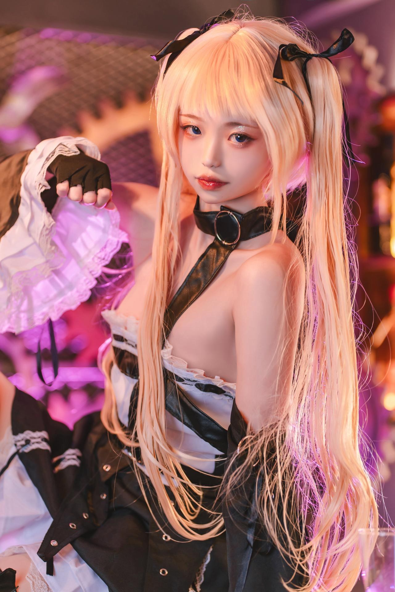 [Cosplay] Irisuare - Marie Rose trang phục dây đai đen 68P